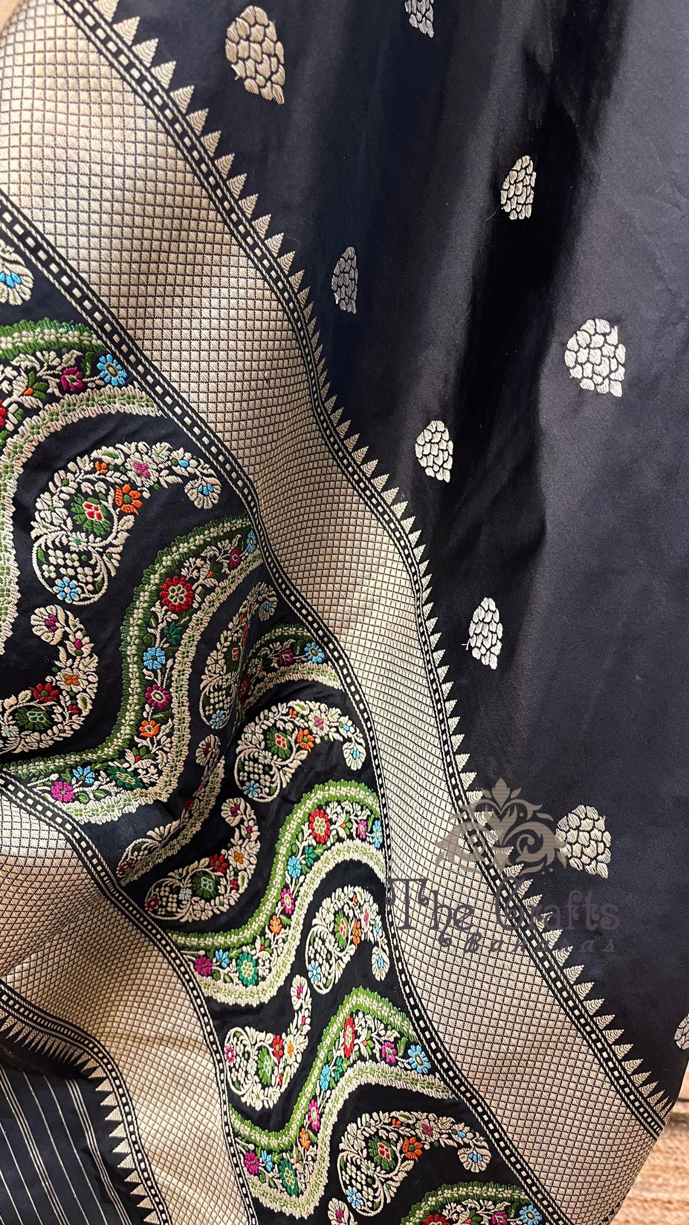 Pure Katan Silk Handloom Banarasi Saree - with kadhua sona rupa motifs