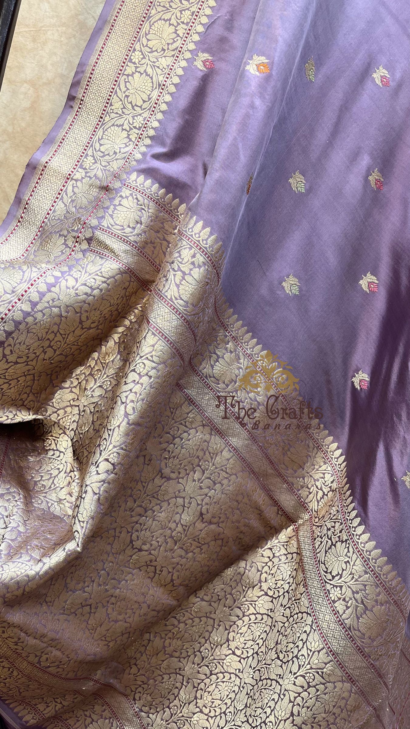 Pure Katan Silk Handloom Banarasi Saree - with kadhua motifs