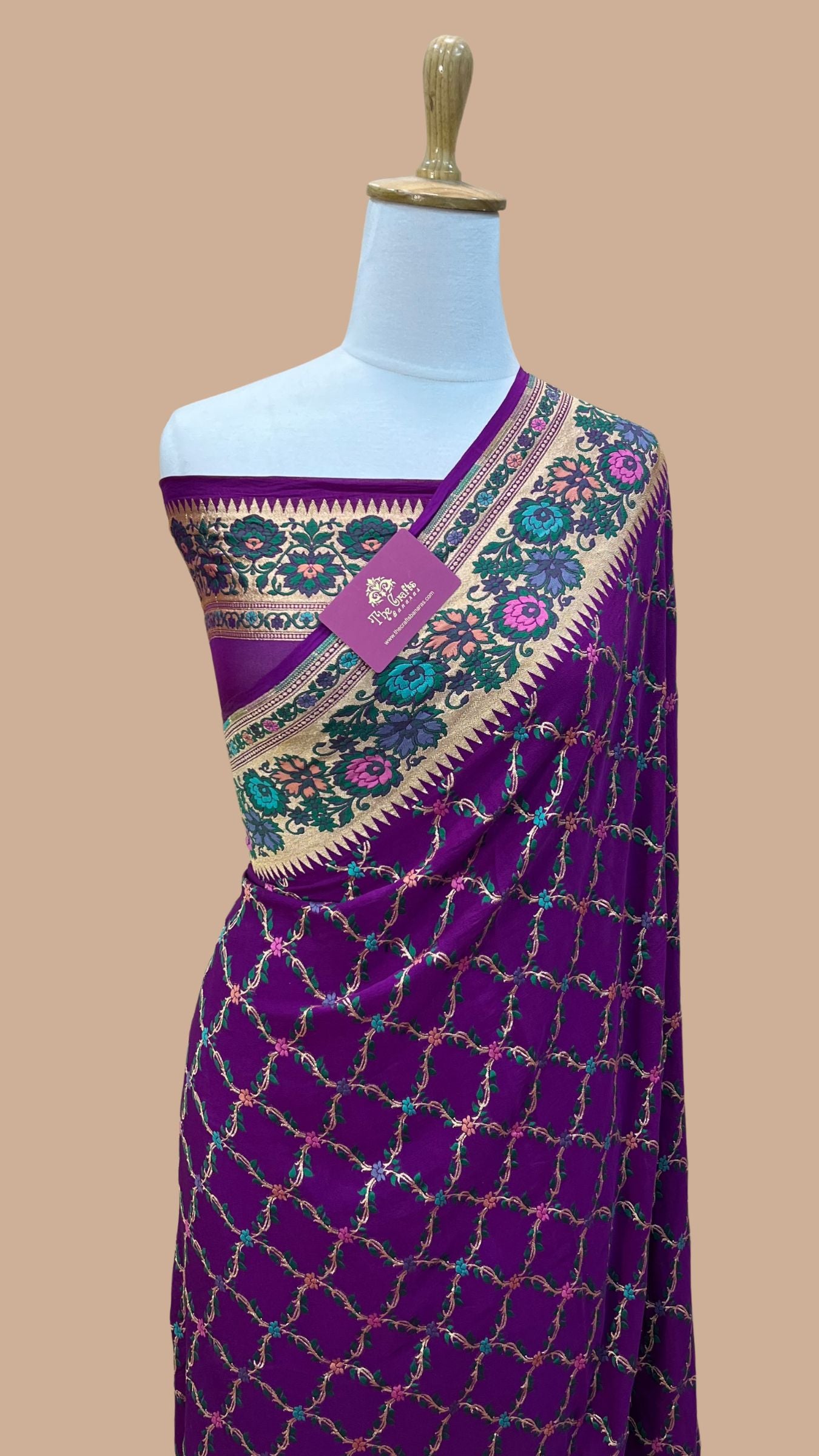 Pure Georgette Handloom Banarasi Saree - Gold zari with meenakari