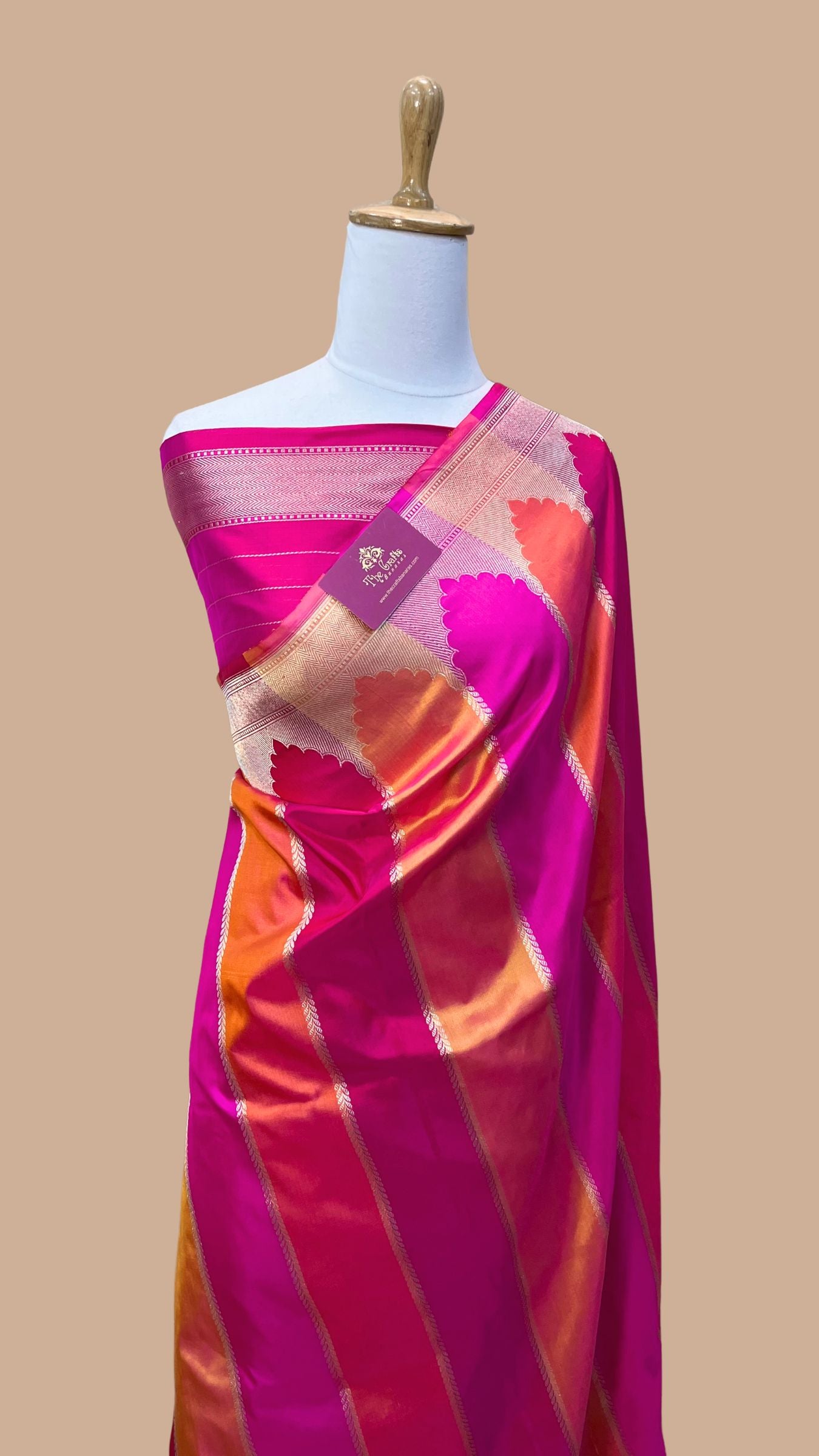 Rangkat Pure Katan Silk Handloom Banarasi Saree - with kadhua work