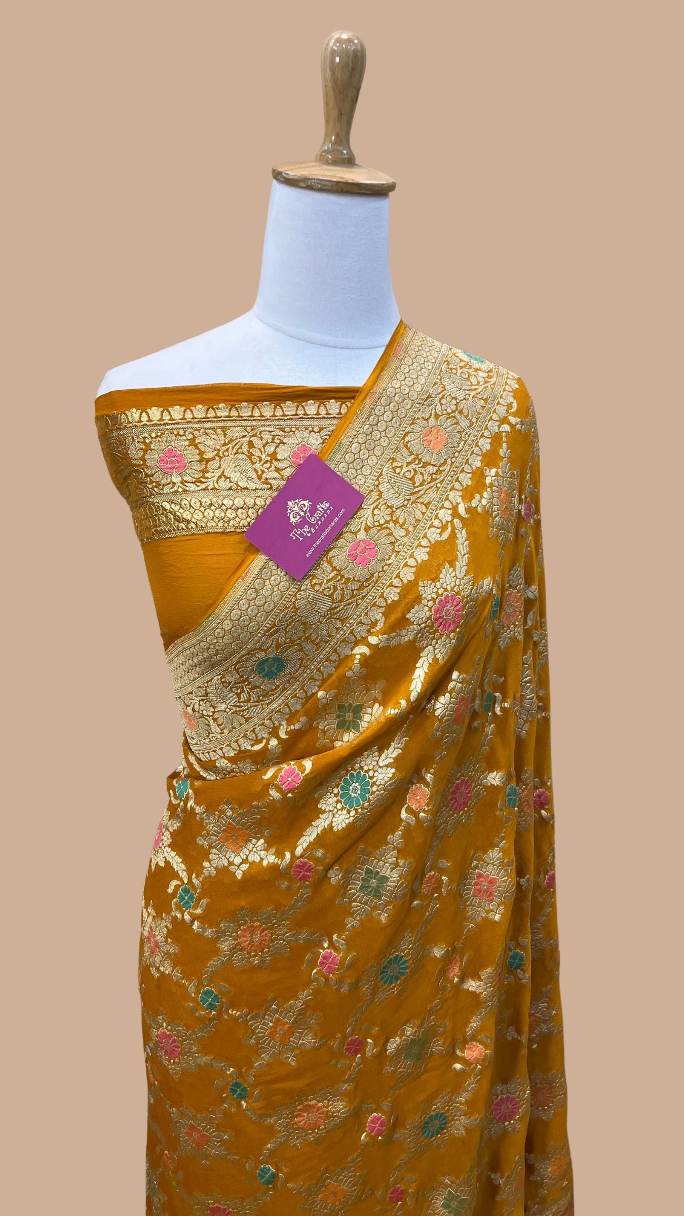 Pure Georgette Handloom Banarasi Saree - Gold zari with meenakari