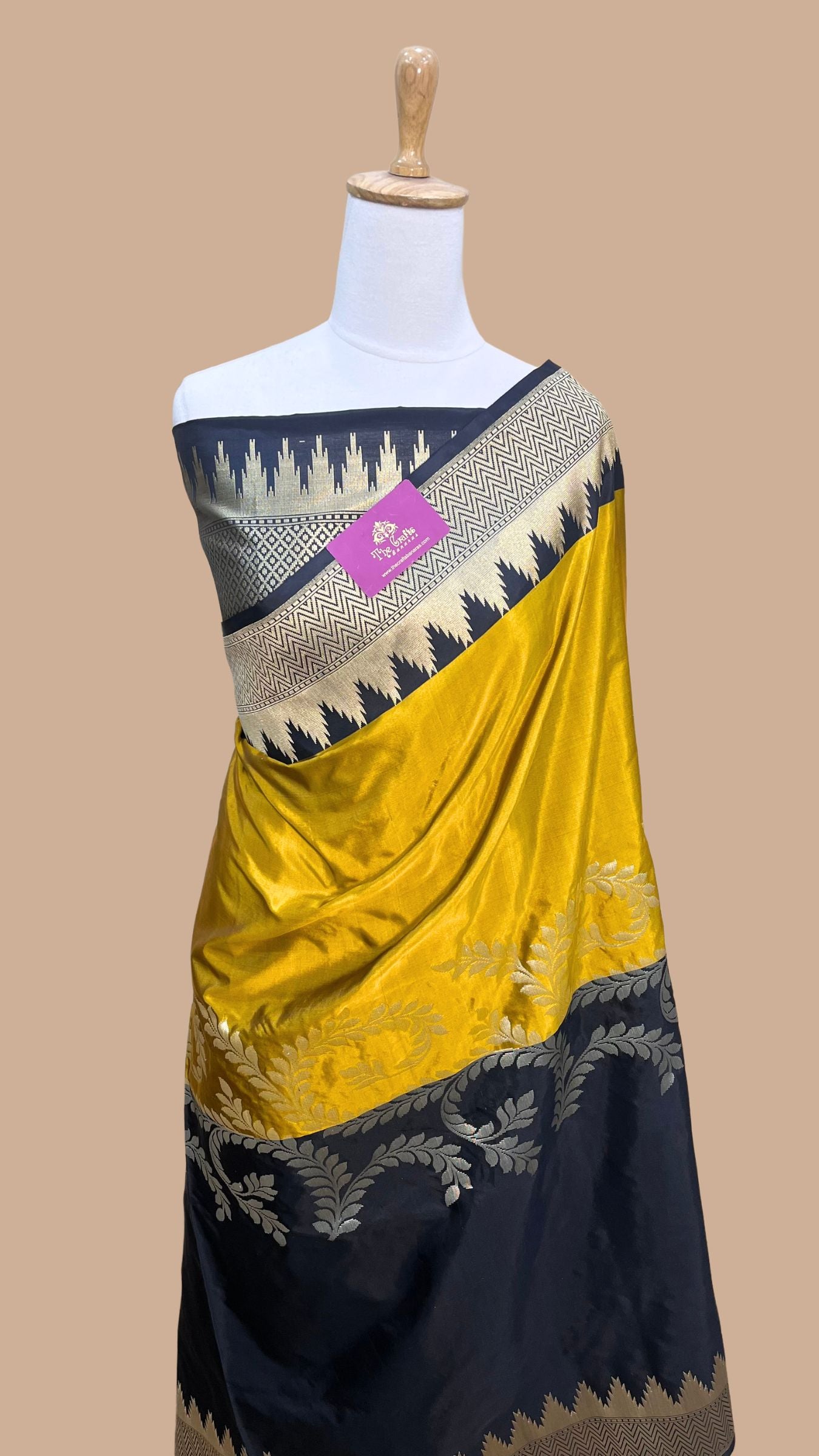 Rangkat Pure Katan Silk Handloom Banarasi Saree - with kadhua work