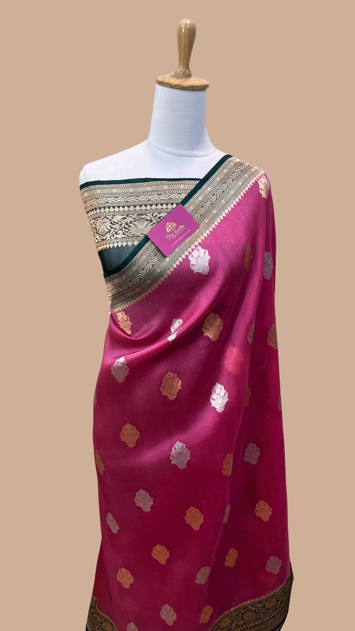 Pure Kora Silk Handloom Banarasi Saree - With Kadhua motifs