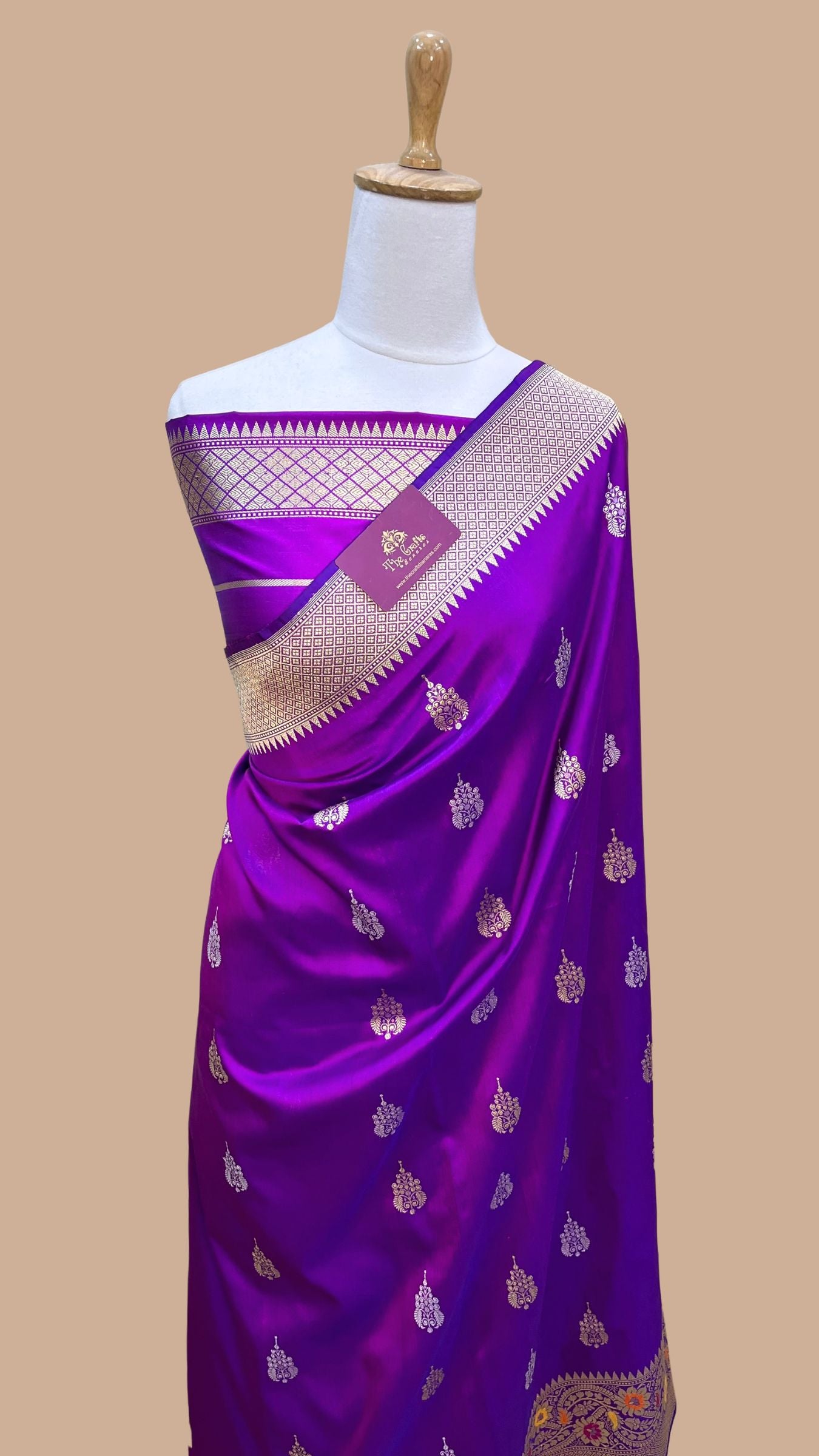 Pure Katan Silk Handloom Banarasi Saree - with sona rupa kadhua motifs