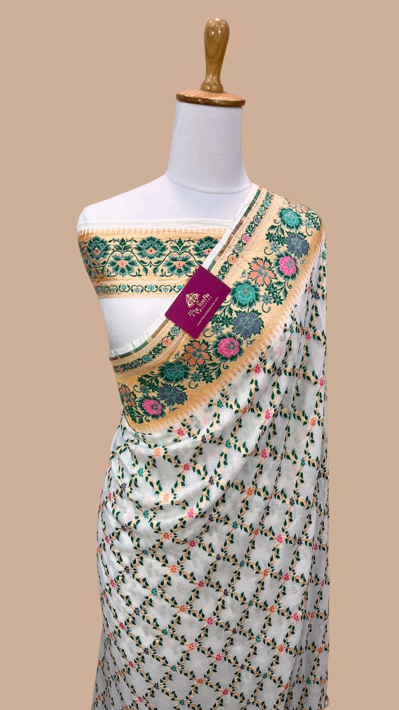Pure Georgette Handloom Banarasi Saree - Gold zari with meenakari