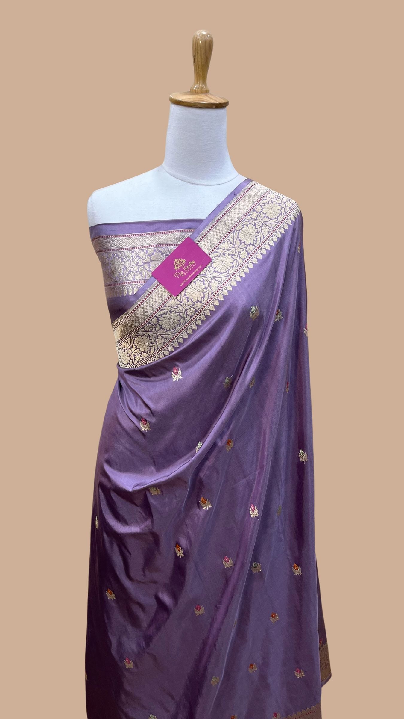 Pure Katan Silk Handloom Banarasi Saree - with kadhua motifs