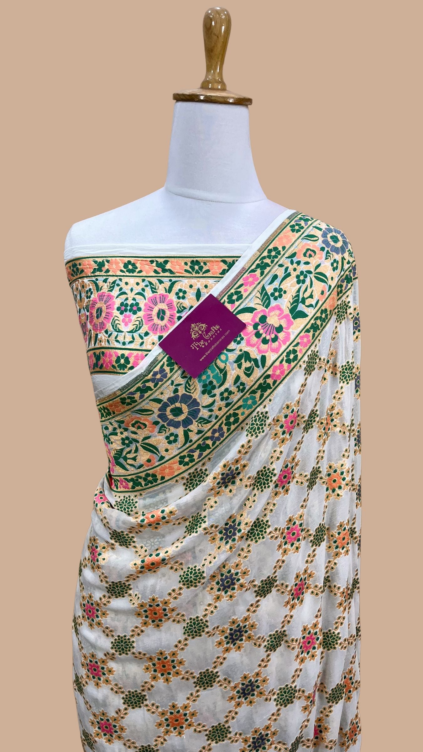 Pure Georgette Handloom Banarasi Saree - Gold zari with meenakari