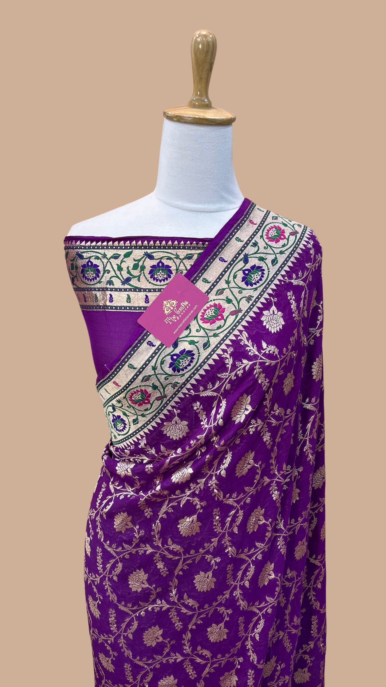 Pure Georgette Handloom Banarasi Saree - Gold zari with meenakari