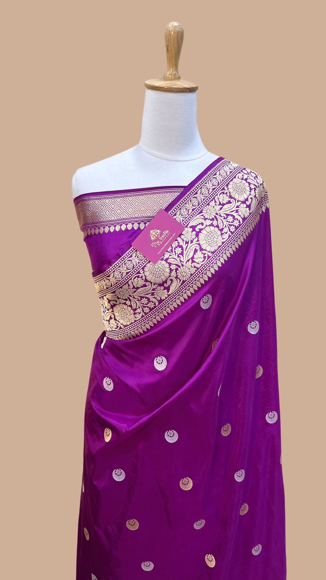 Pure Katan Silk Handloom Banarasi Saree - with kadhua motifs