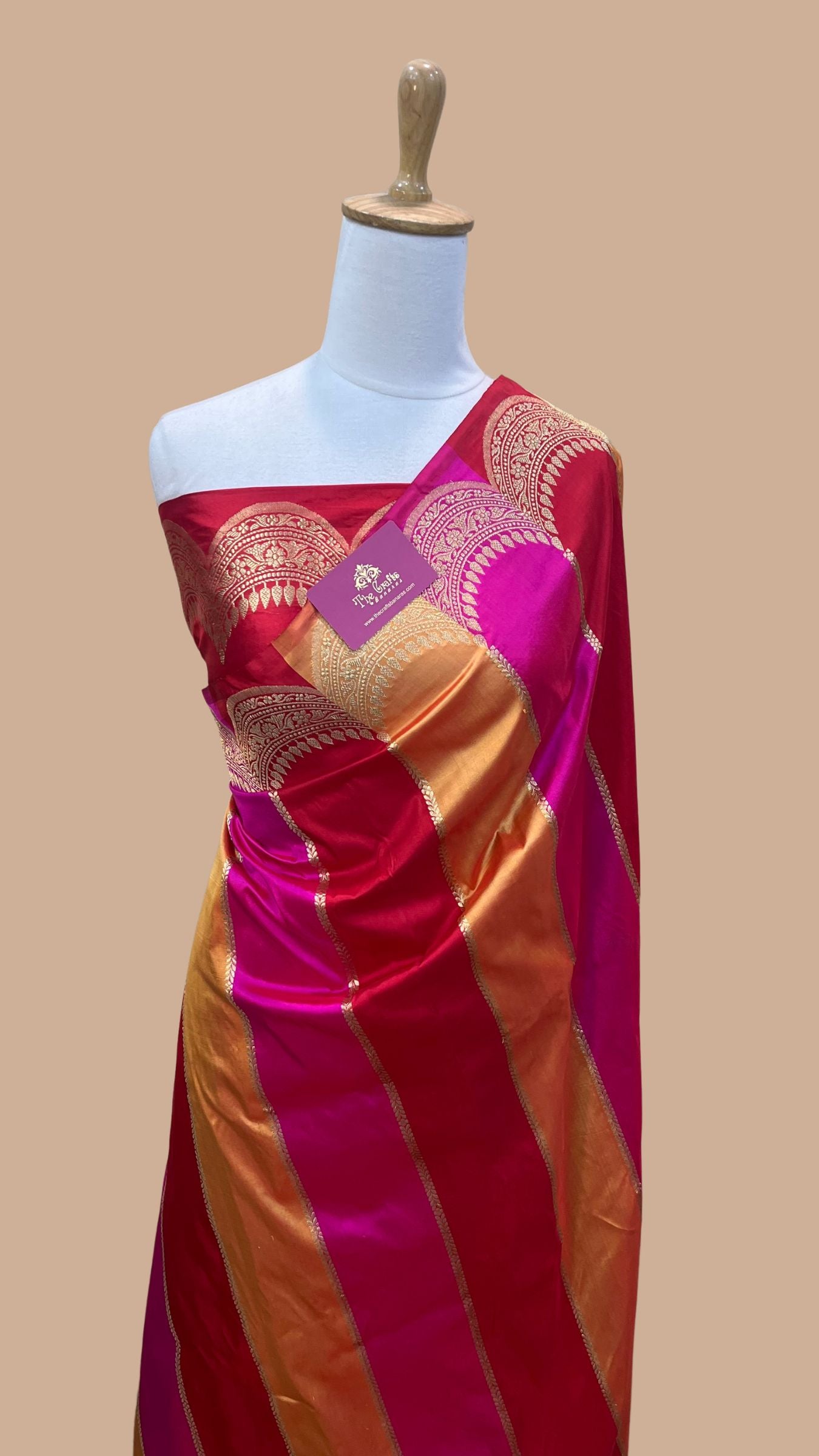 Rangkat Pure Katan Silk Handloom Banarasi Saree - with kadhua work