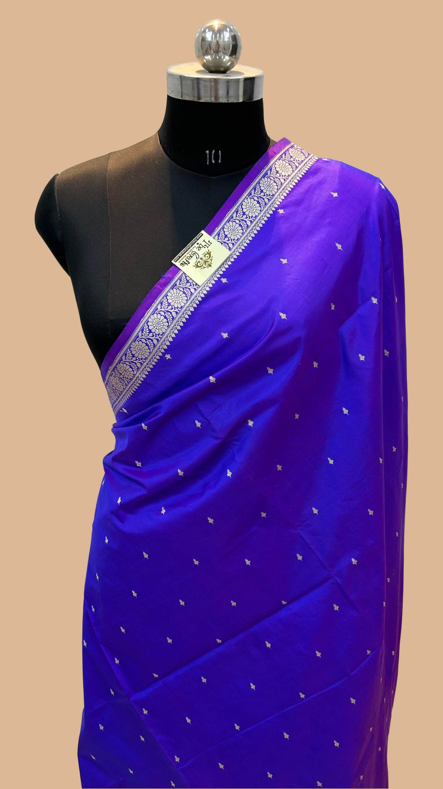 Pure Katan Silk Handloom Banarasi Saree - Chunri Buti