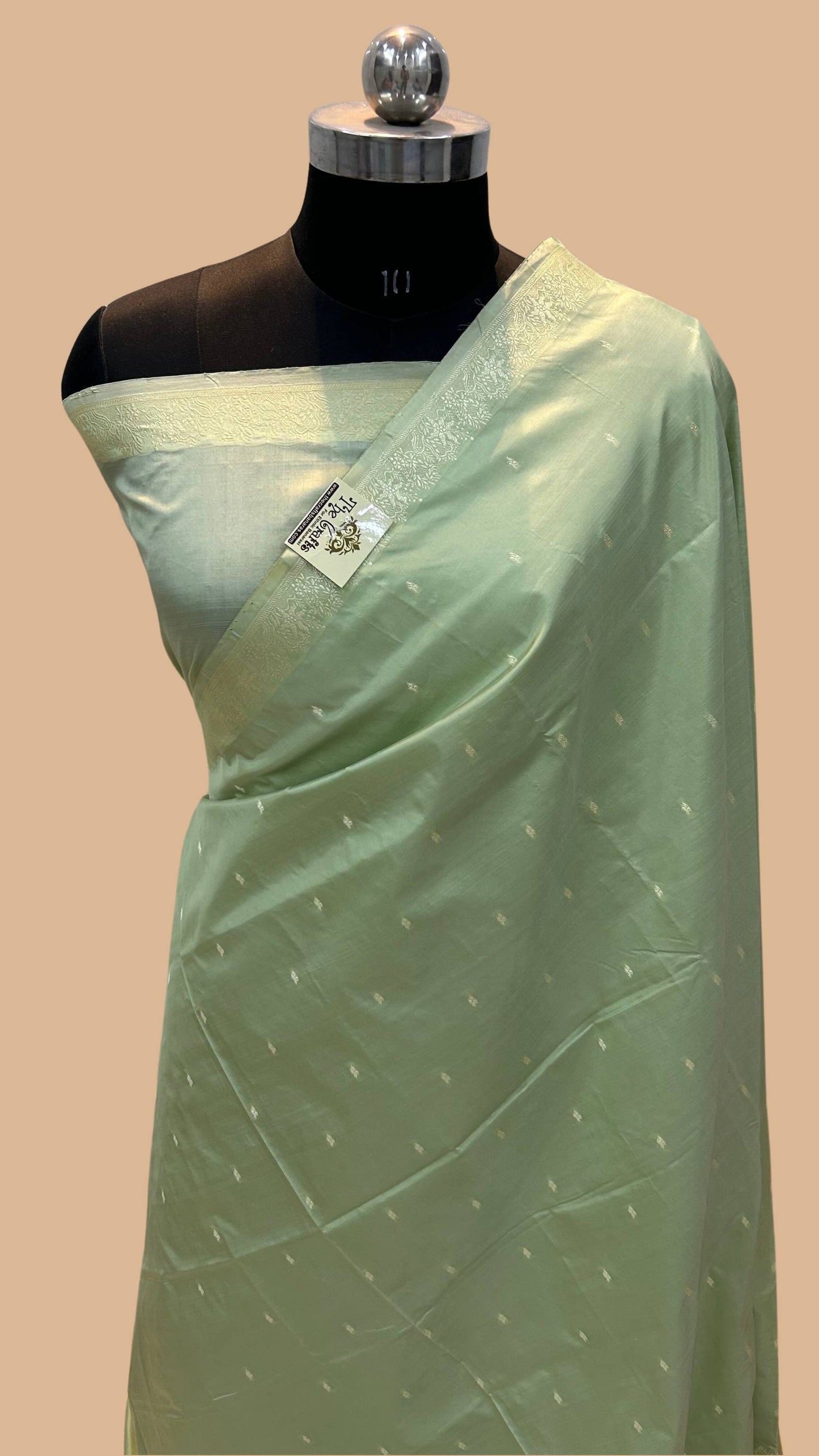 Pure Katan Silk Handloom Banarasi Saree - Chunri Buti