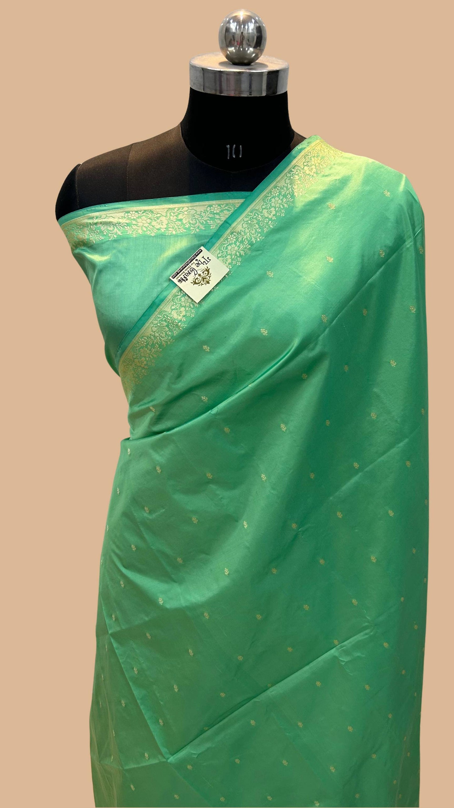 Pure Katan Silk Handloom Banarasi Saree - Chunri Buti