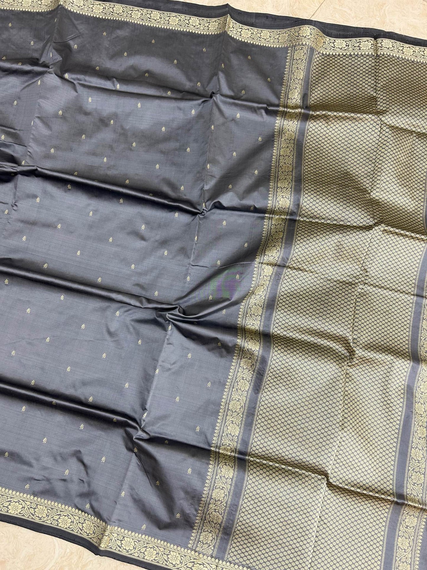 Pure Katan Silk Handloom Banarasi Saree - Chunri Buti