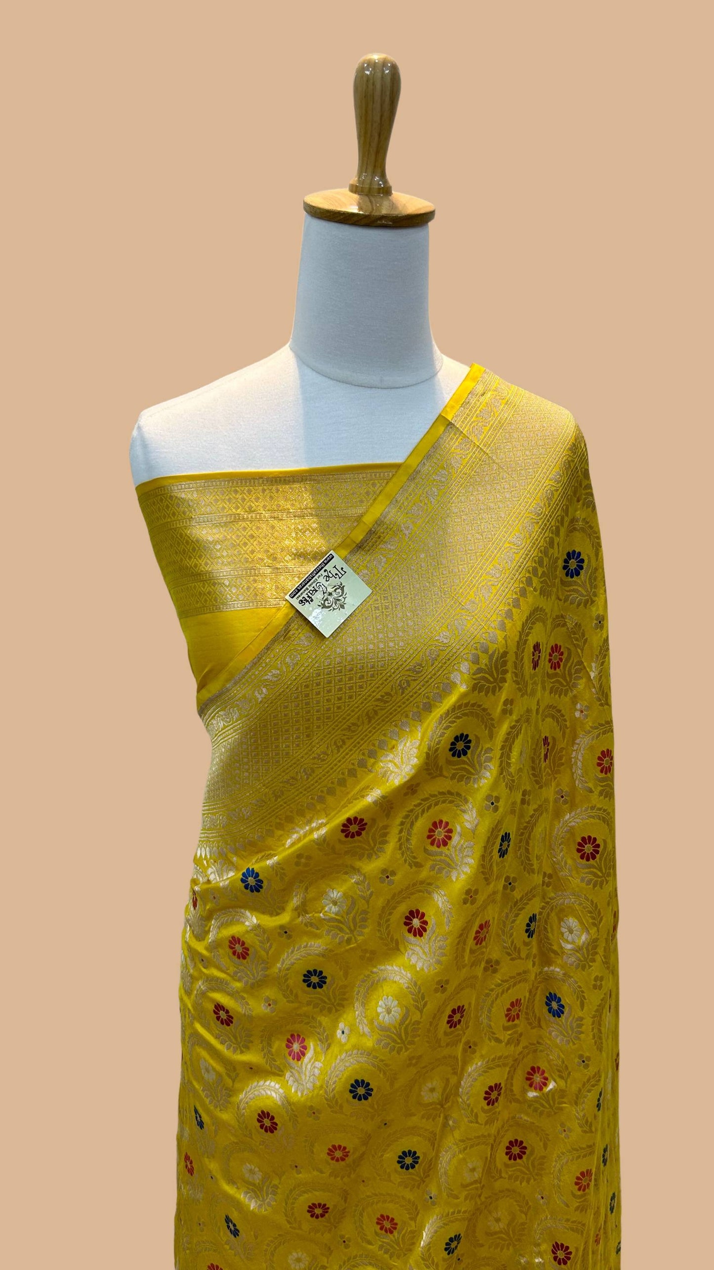 Pure Katan Silk Handloom Banarasi Saree - Jaal work with meenakari