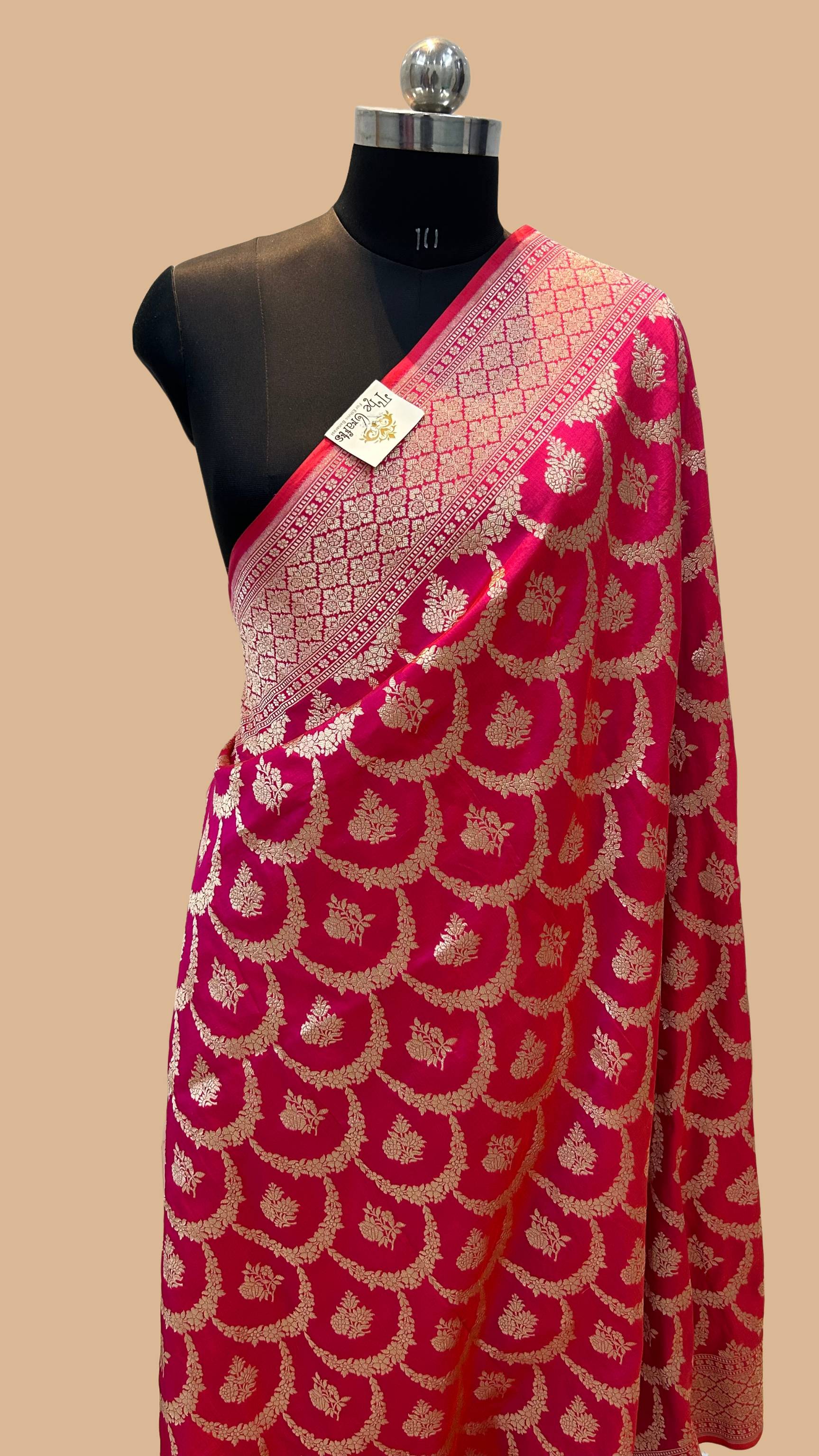 Hot pink Pure Katan Silk Handloom Banarasi Saree - Jaal Work