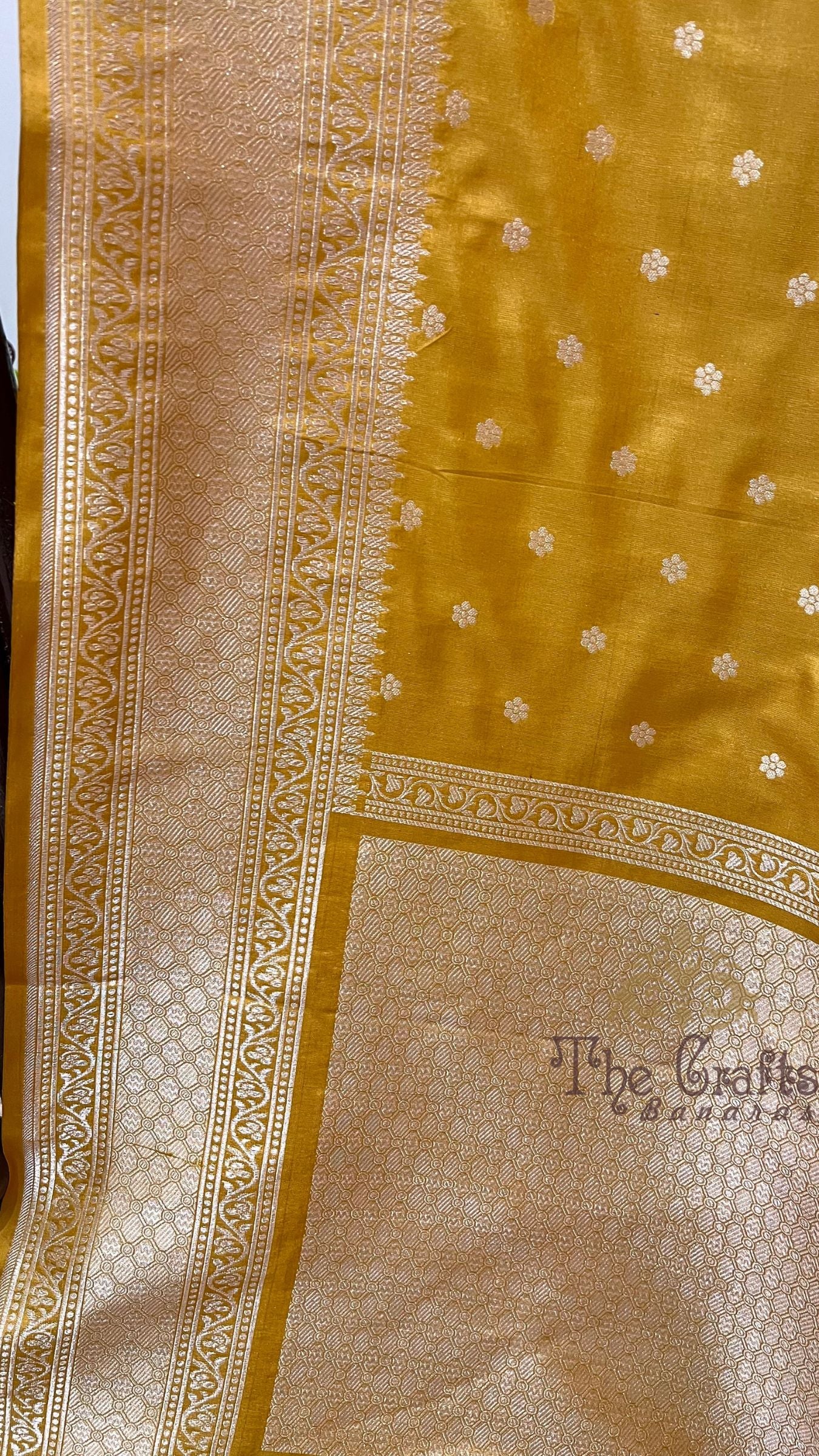 Pure Katan Silk Handloom Banarasi Saree - Motifs Work