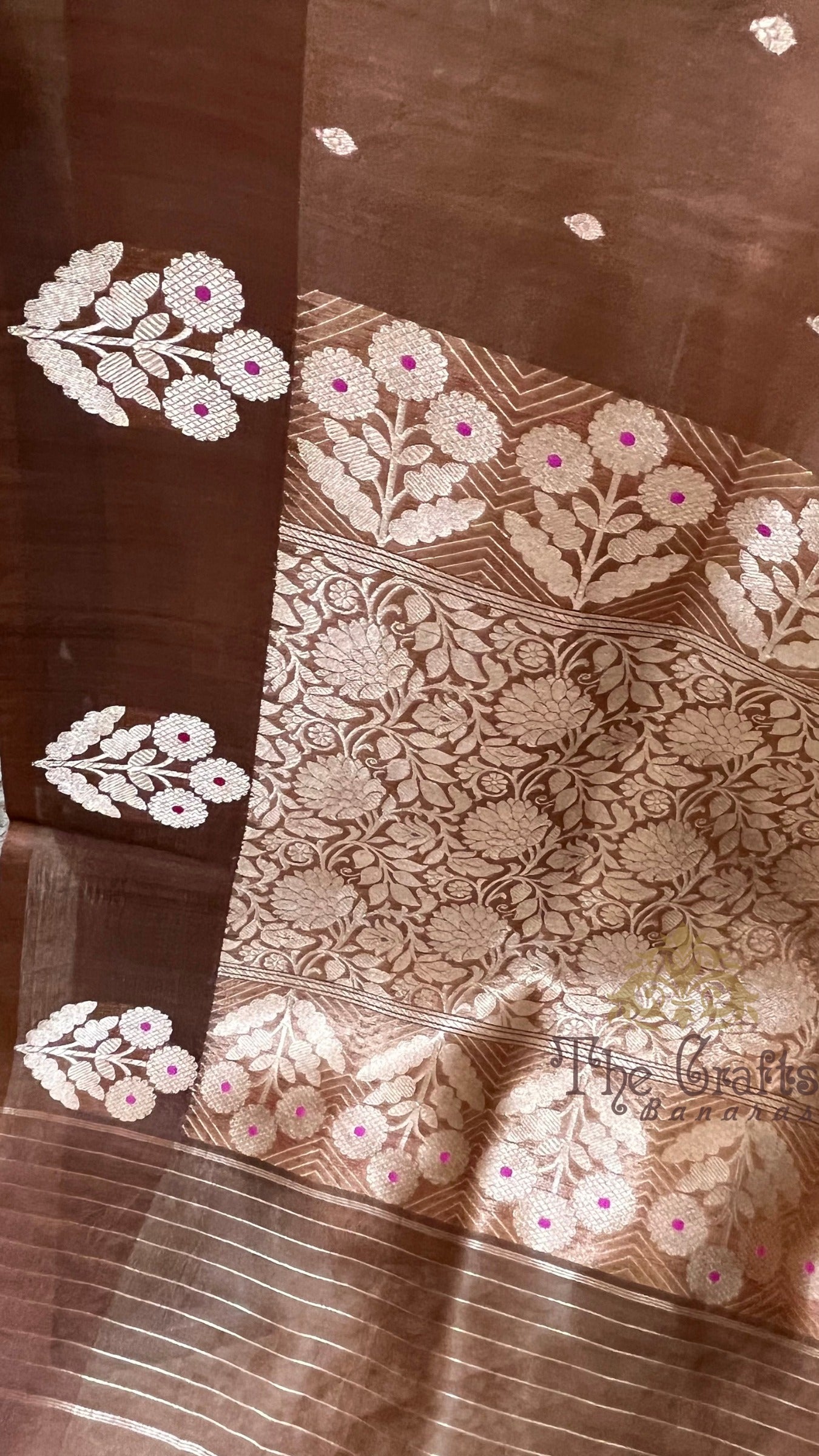 Pure Kora Silk Handloom Banarasi Saree - With Kadhua motifs