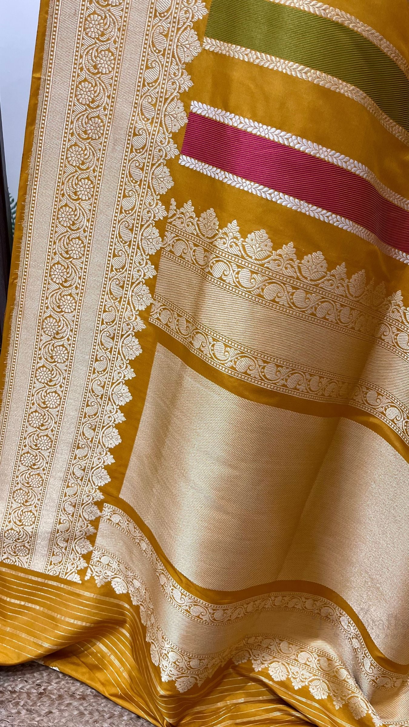 Rangkat Pure Katan Silk Handloom Banarasi Saree - with kadhua work