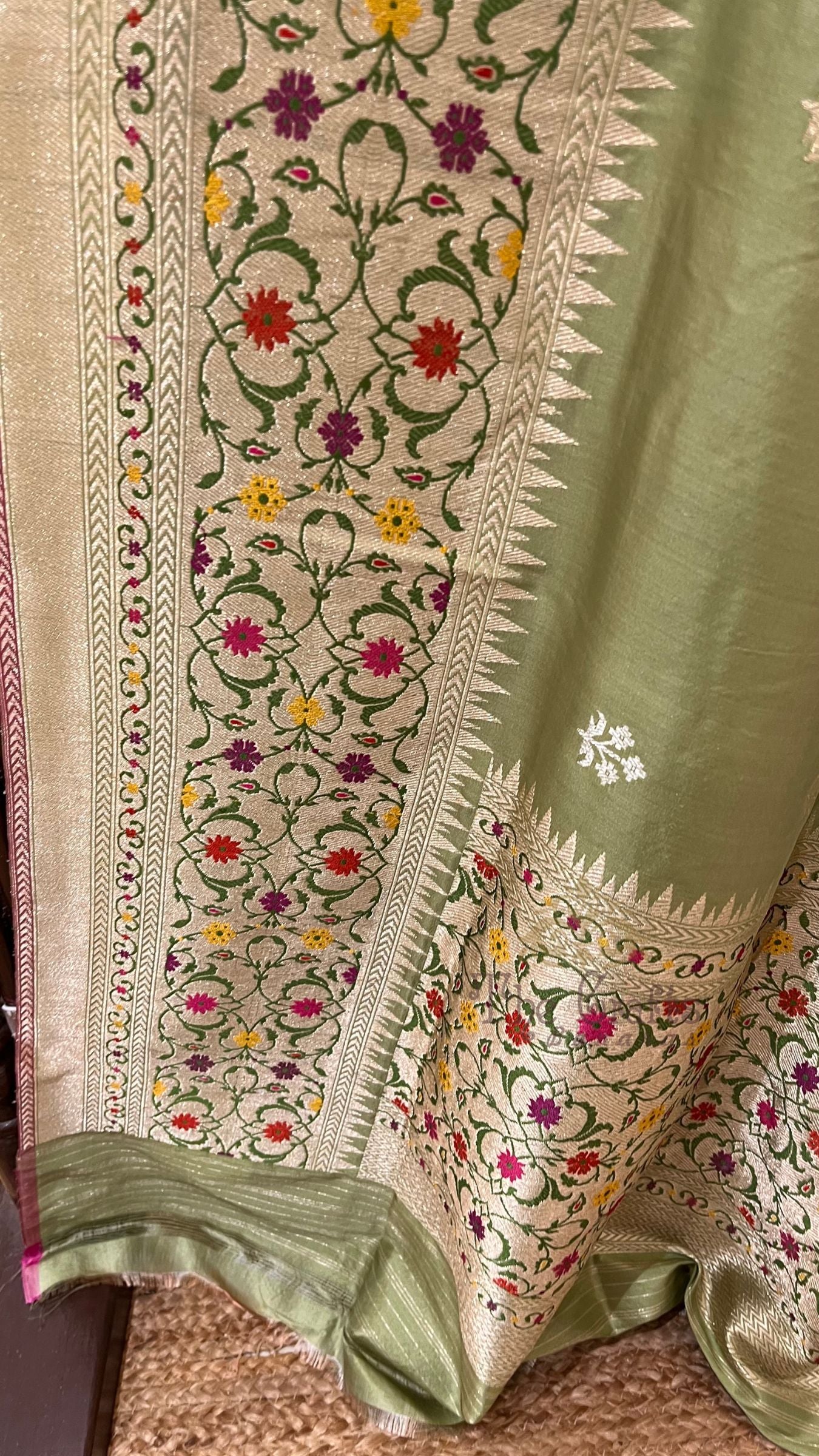 Pure Katan Silk Handloom Banarasi Saree - With kadhua Sona Roopa  Motifs