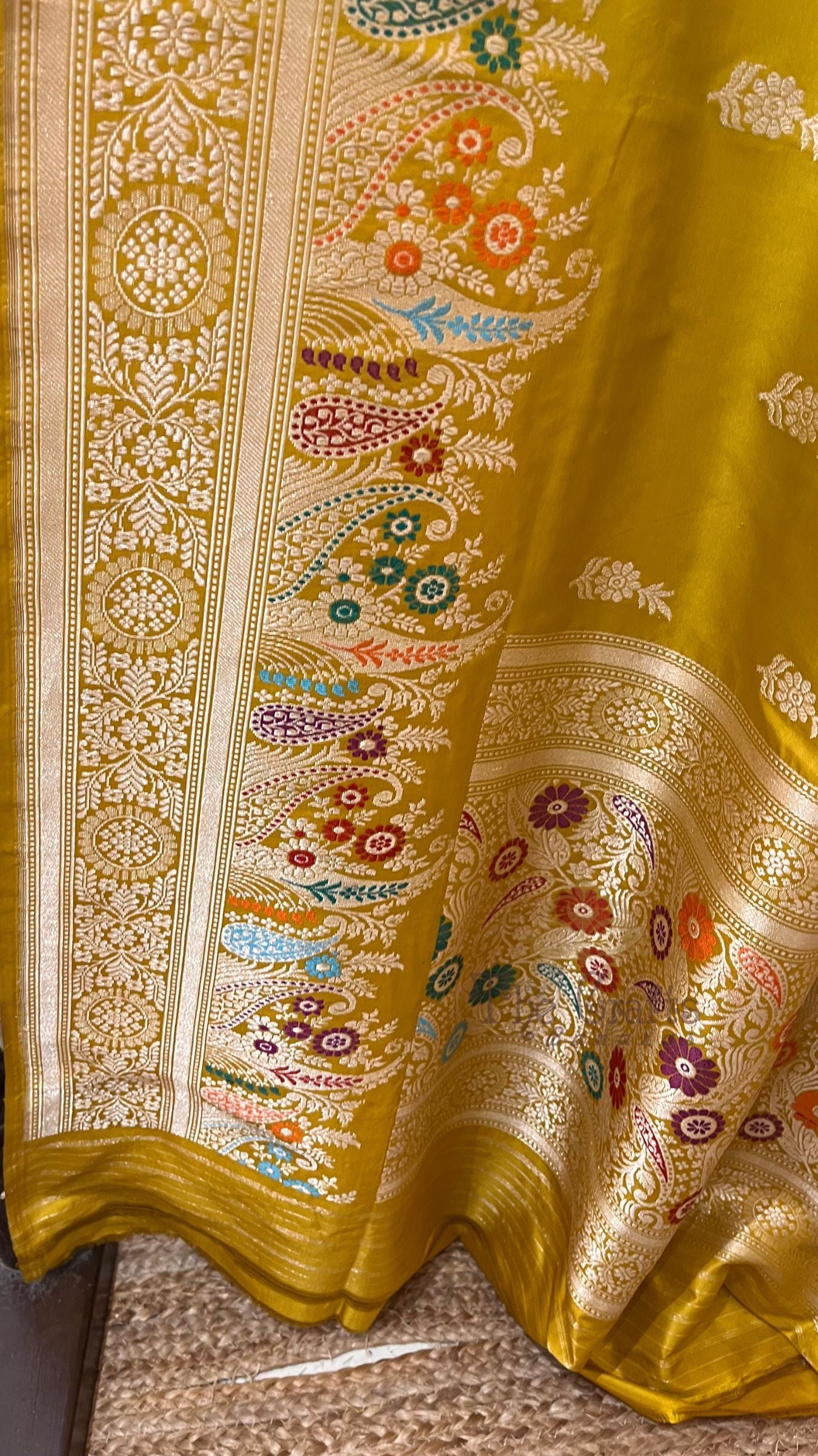 Pure Katan Silk Handloom Banarasi Saree - with kadhua meenakari motifs