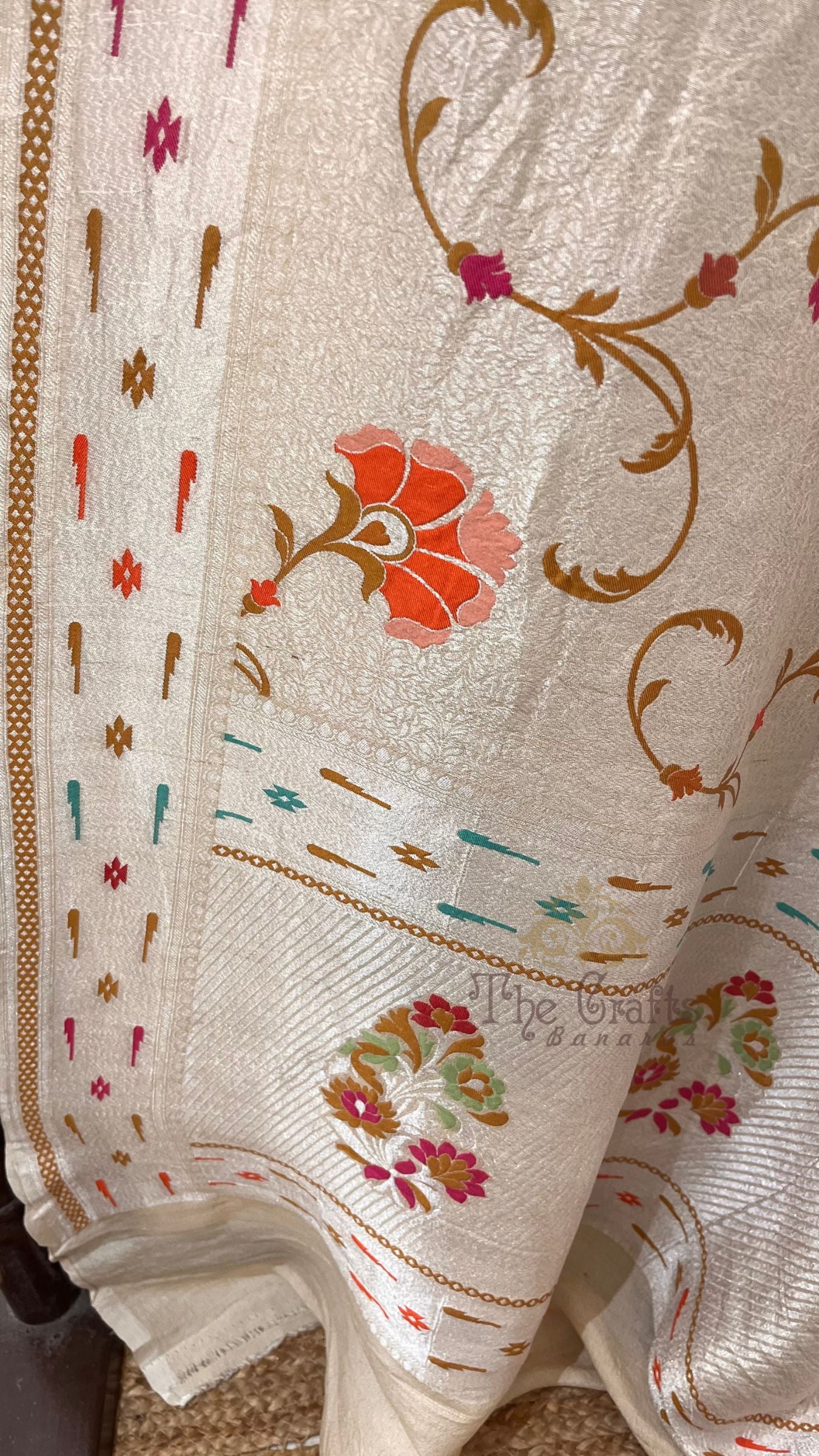 Tussar Georgette Handloom Banarasi Saree - Jaal with Meenakari