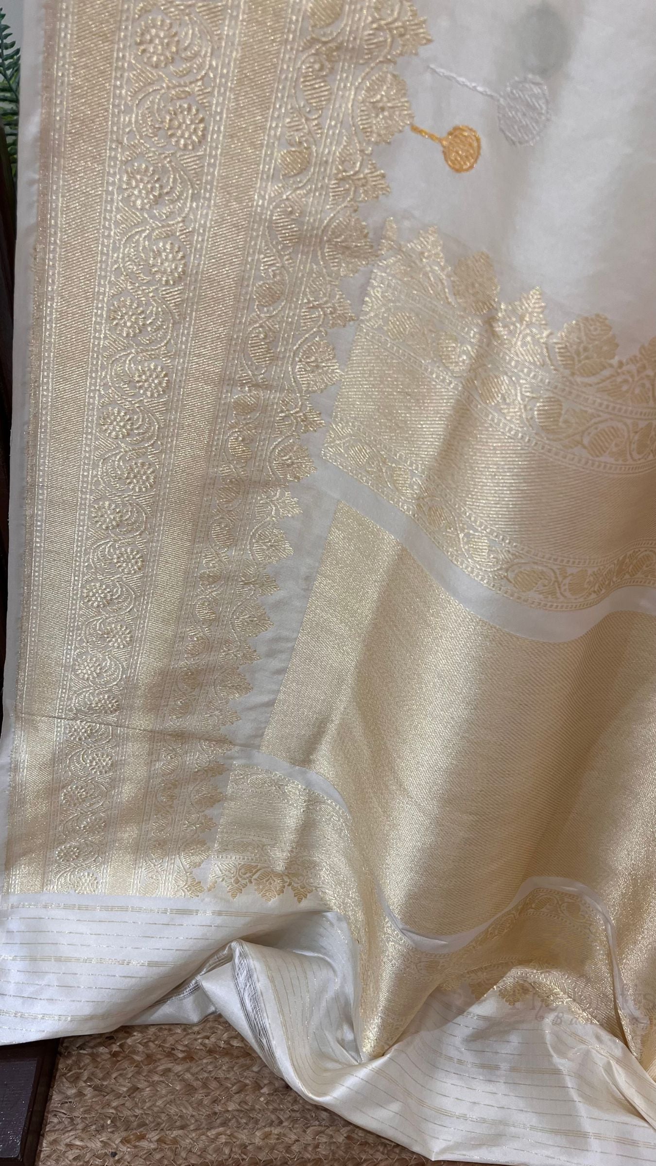 Pure Katan Silk Handloom Banarasi Saree - with kadhua meenakari motifs