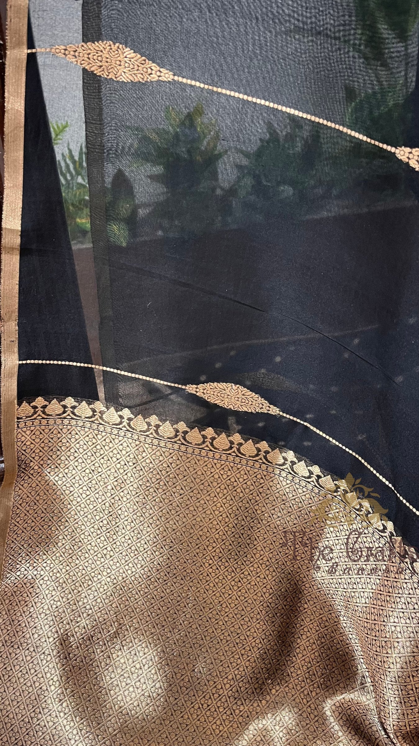 Pure Kora Silk Handloom Banarasi Saree - with kadhua motifs