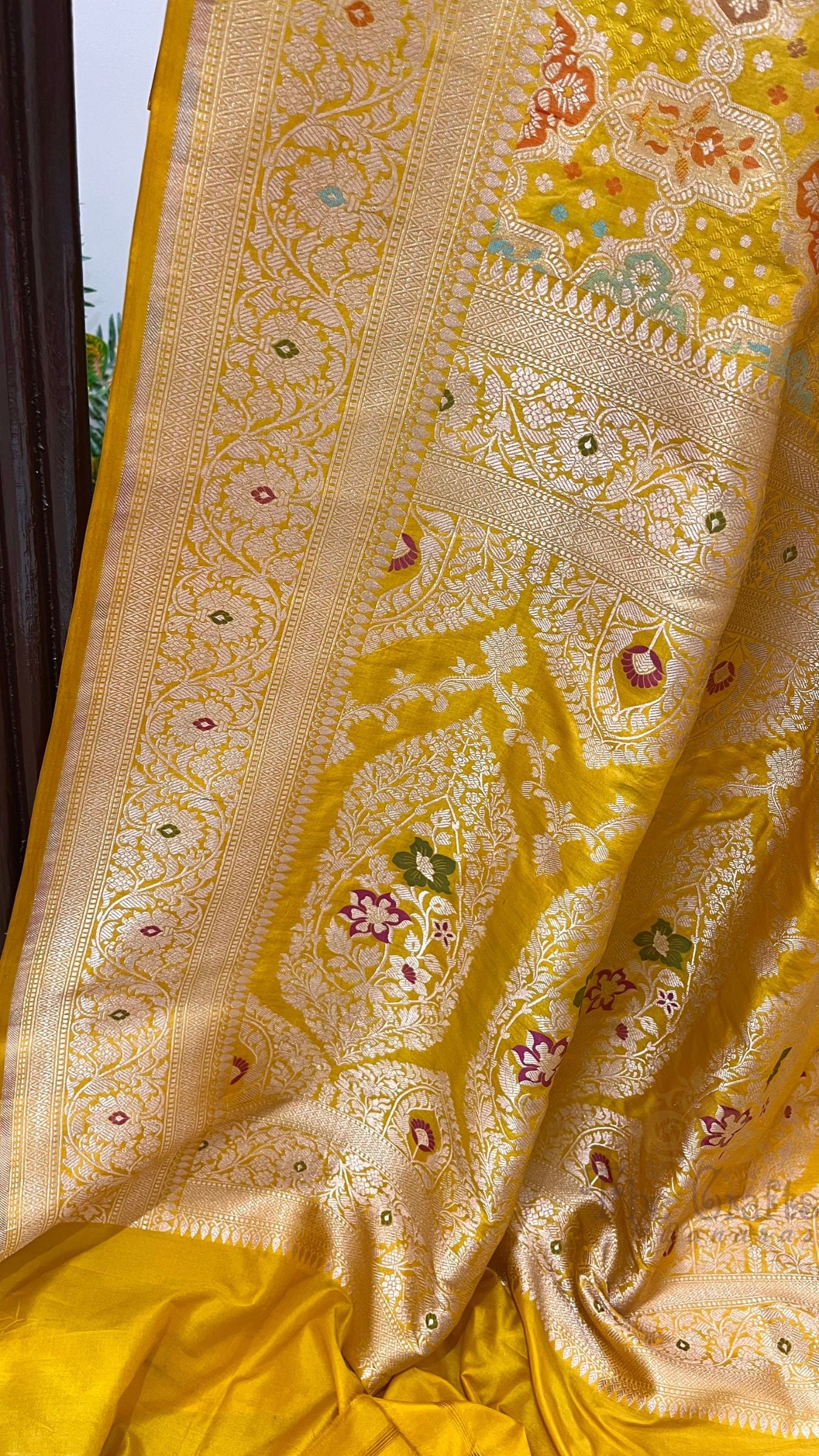 Rangkat Pure Katan Silk Handloom Banarasi Saree - Jaal with meenakari