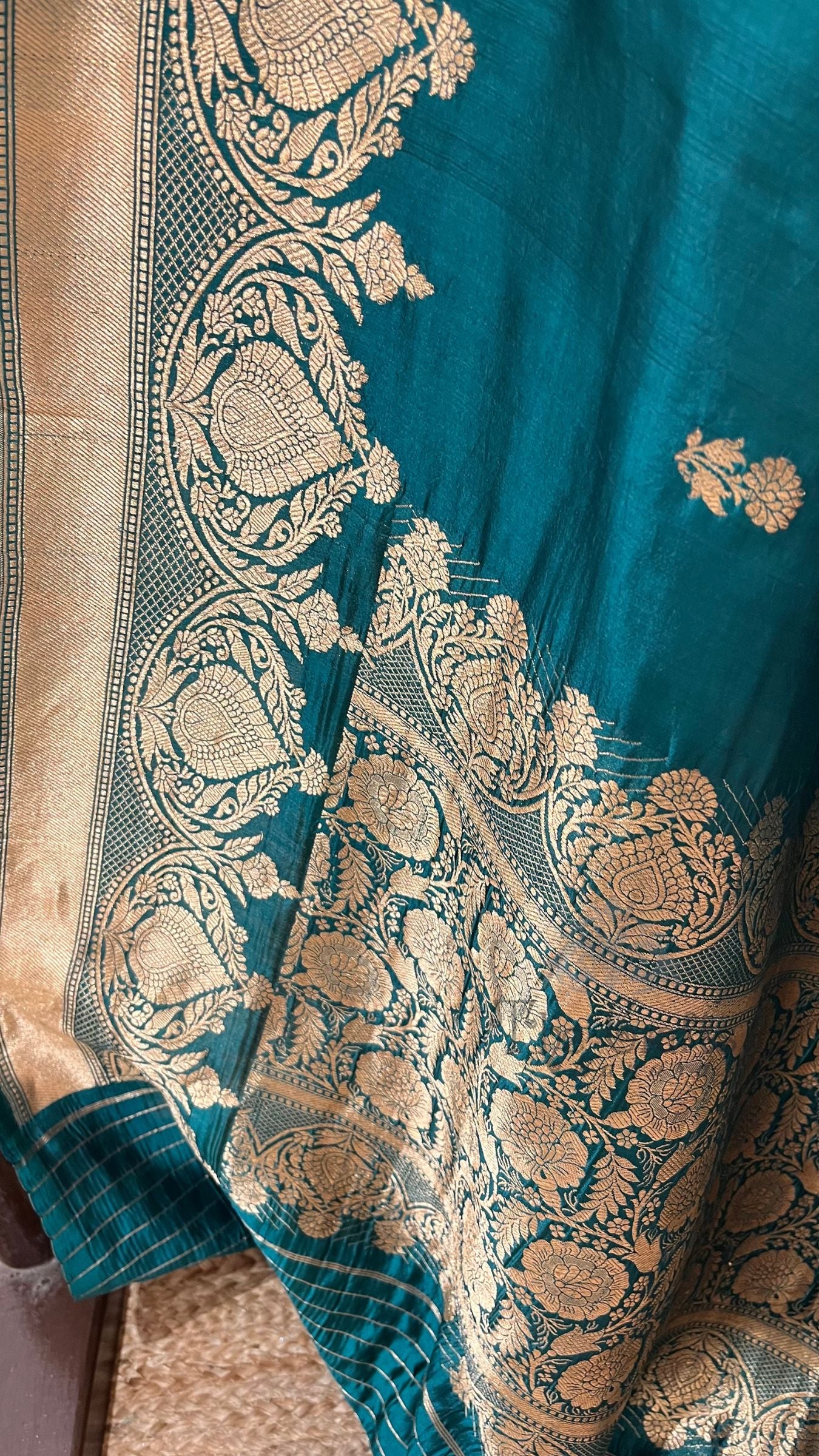 Pure Katan Silk Handloom Banarasi Saree - with kadhua motifs