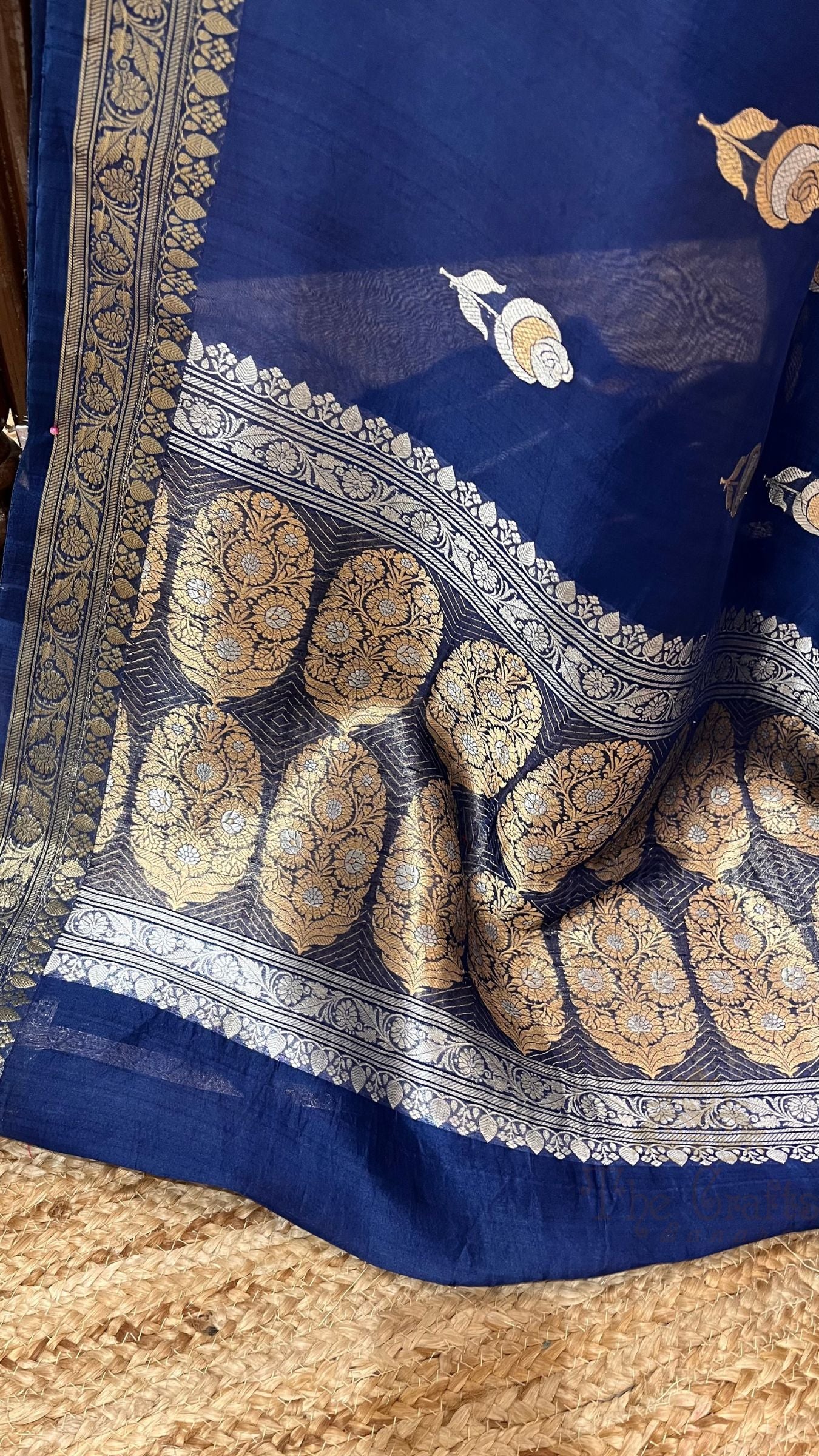 Pure Kora Silk Handloom Banarasi Saree - With Kadhua motifs