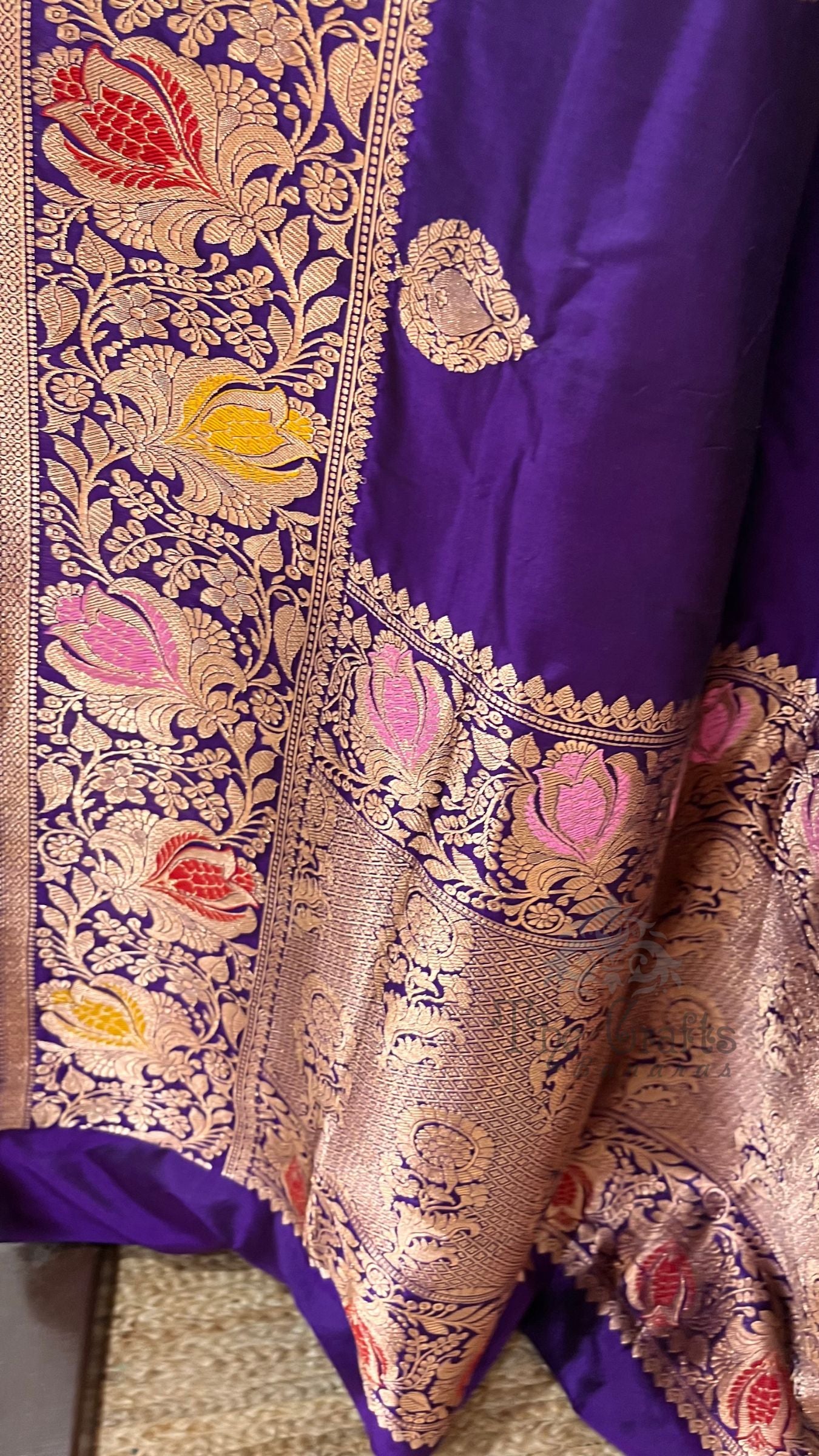 Pure Katan Silk Handloom Banarasi Saree - with kadhua motifs