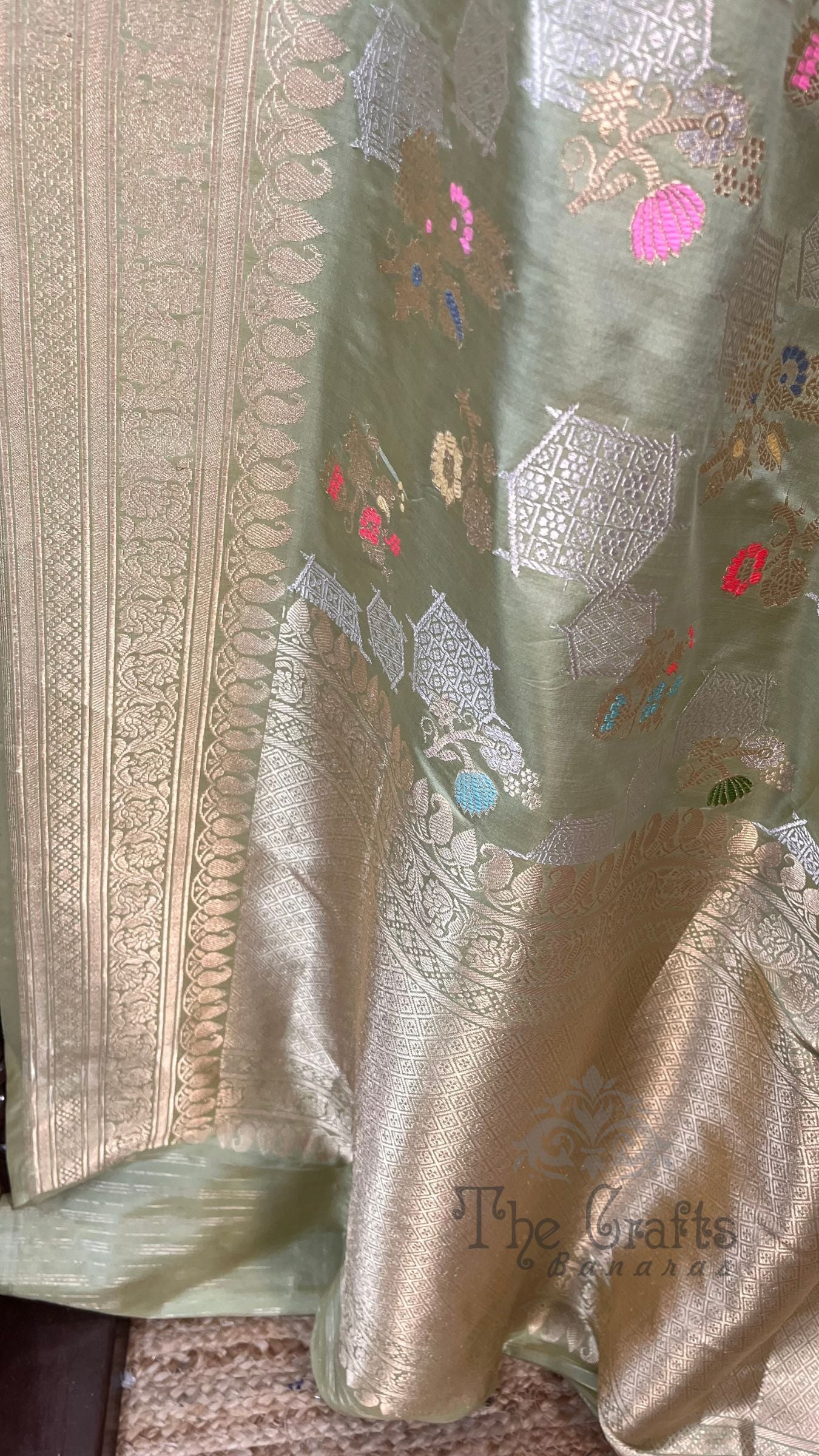 Pure Katan Silk Handloom Banarasi Saree - All Over Kadiyal Jaal Work