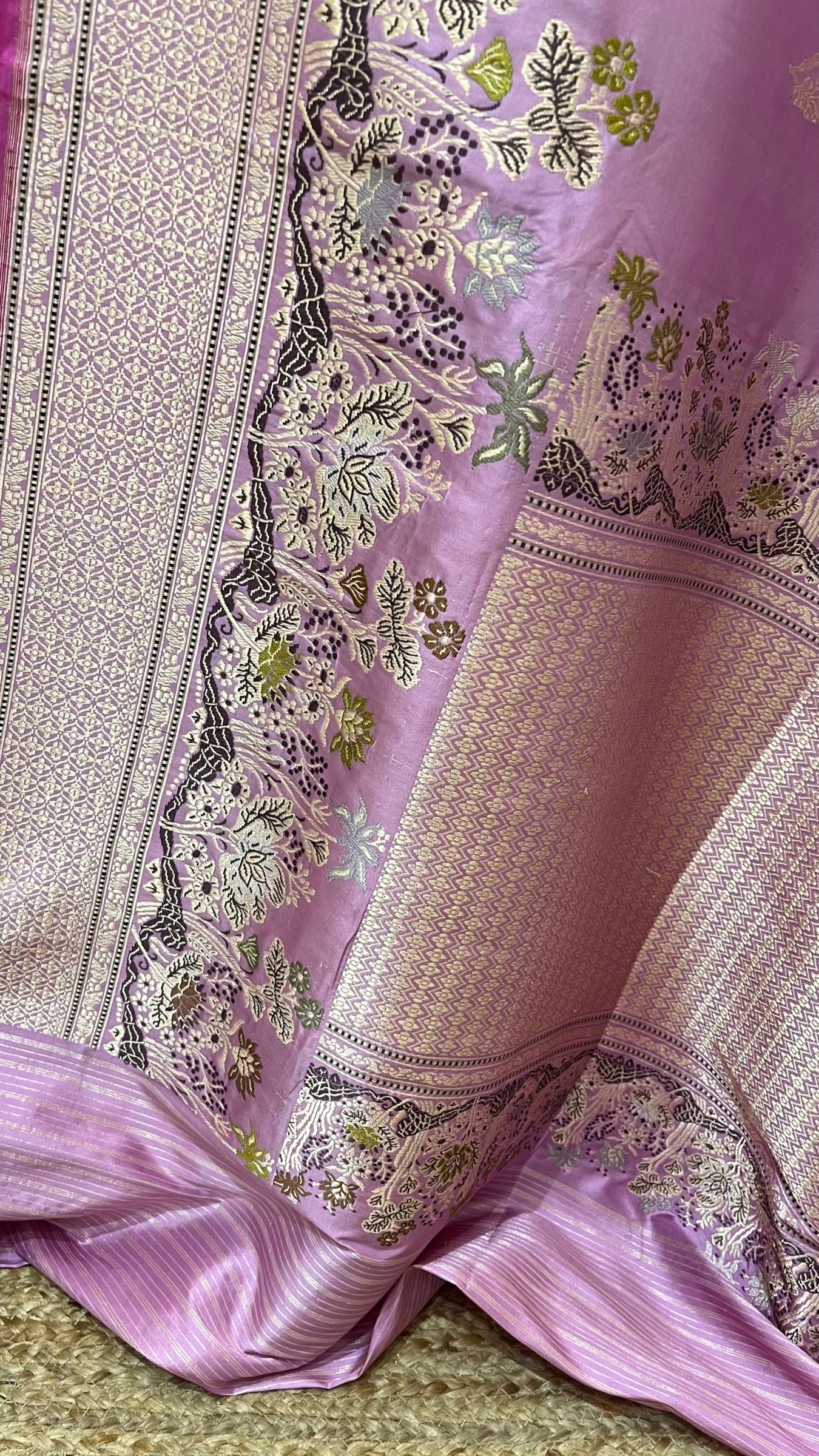 Pure Katan Silk Handloom Banarasi Saree - with kadhua meenakari motifs