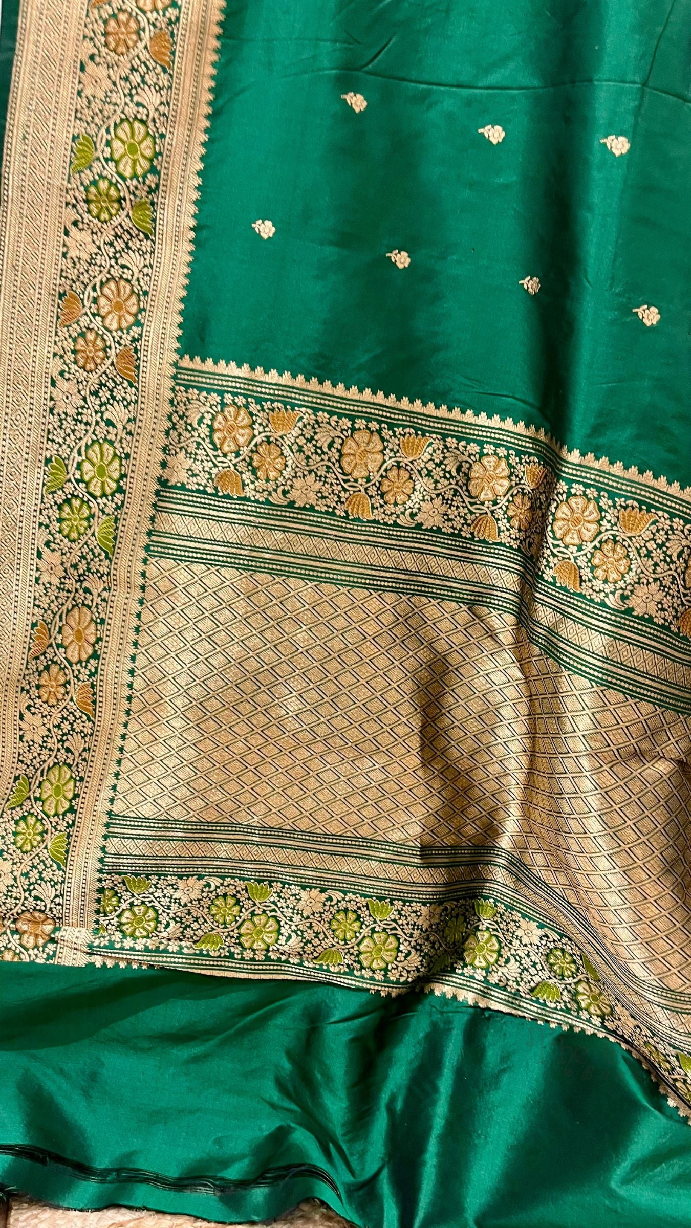 Pure Katan Silk Handloom Banarasi Saree - with kadhua motifs