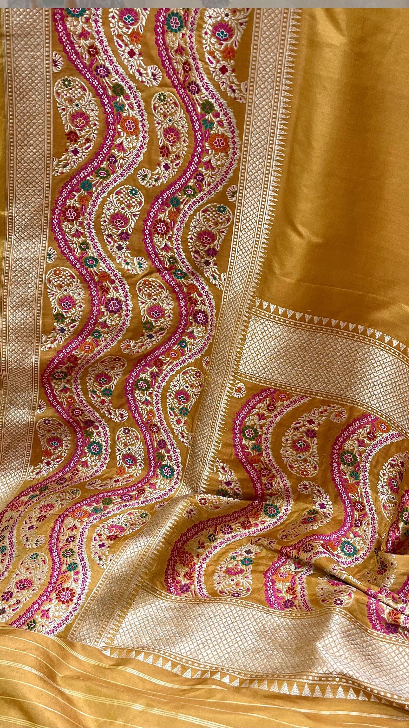 Pure Katan Silk Handloom Banarasi Saree - with Kadhua Meenakari Motifs