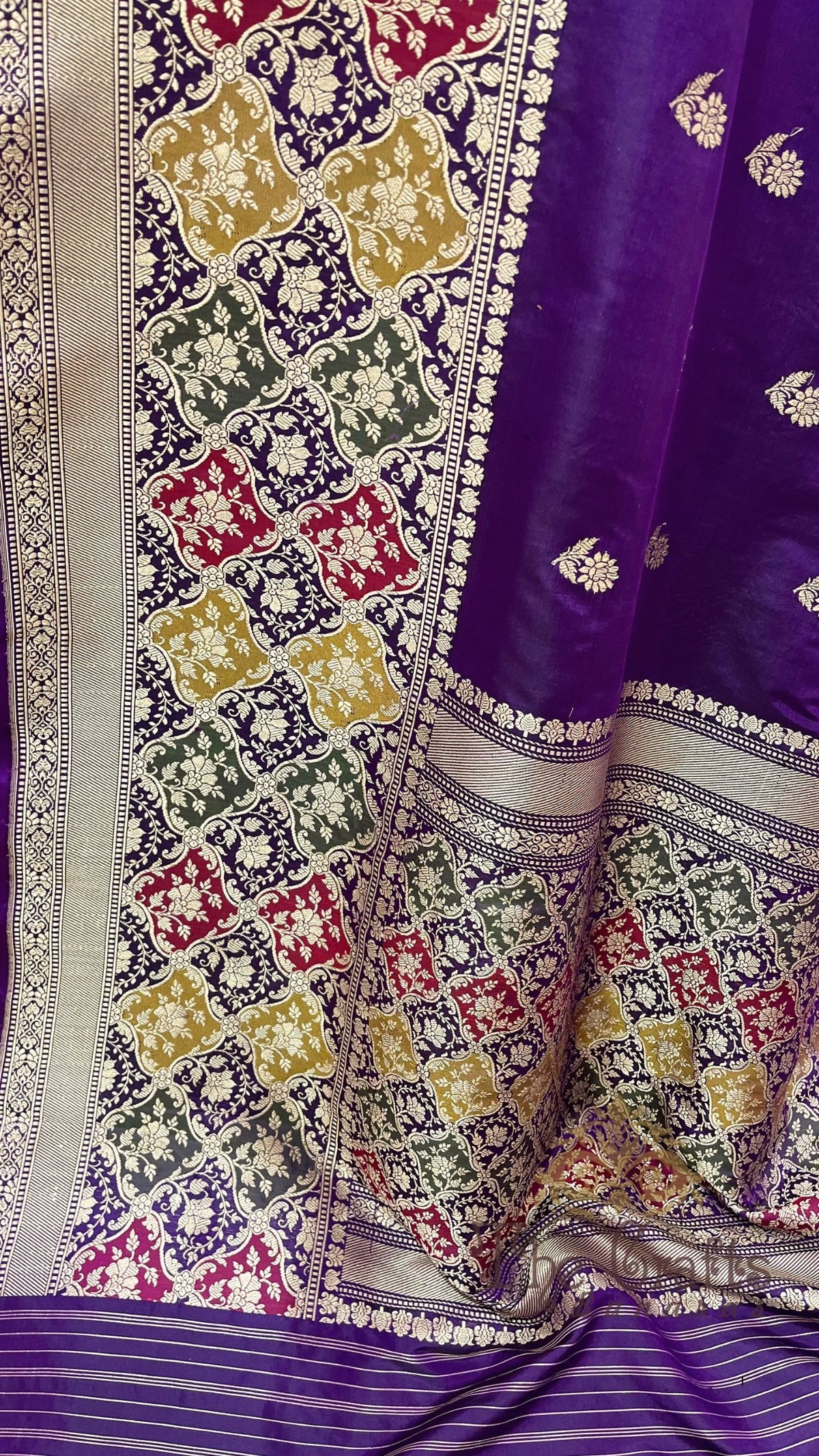 Pure Katan Silk Handloom Banarasi Saree - with kadhua motifs