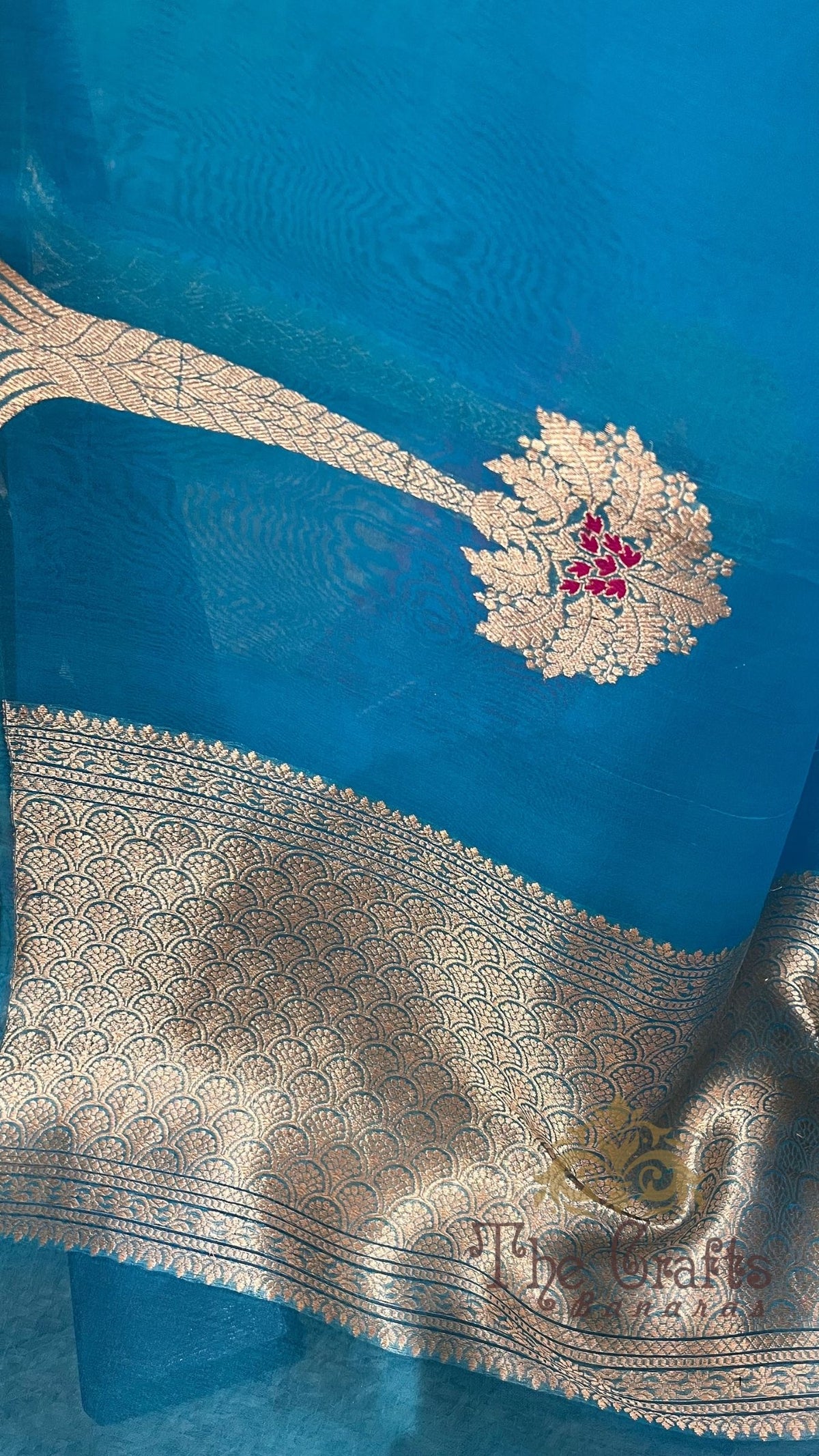 Pure Kora Silk Handloom Banarasi Saree - With Kadhua motifs
