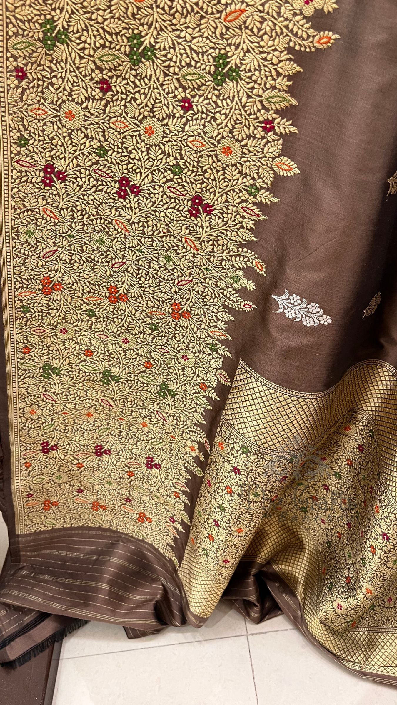 Pure Katan Silk Handloom Banarasi Saree - with kadhua motifs