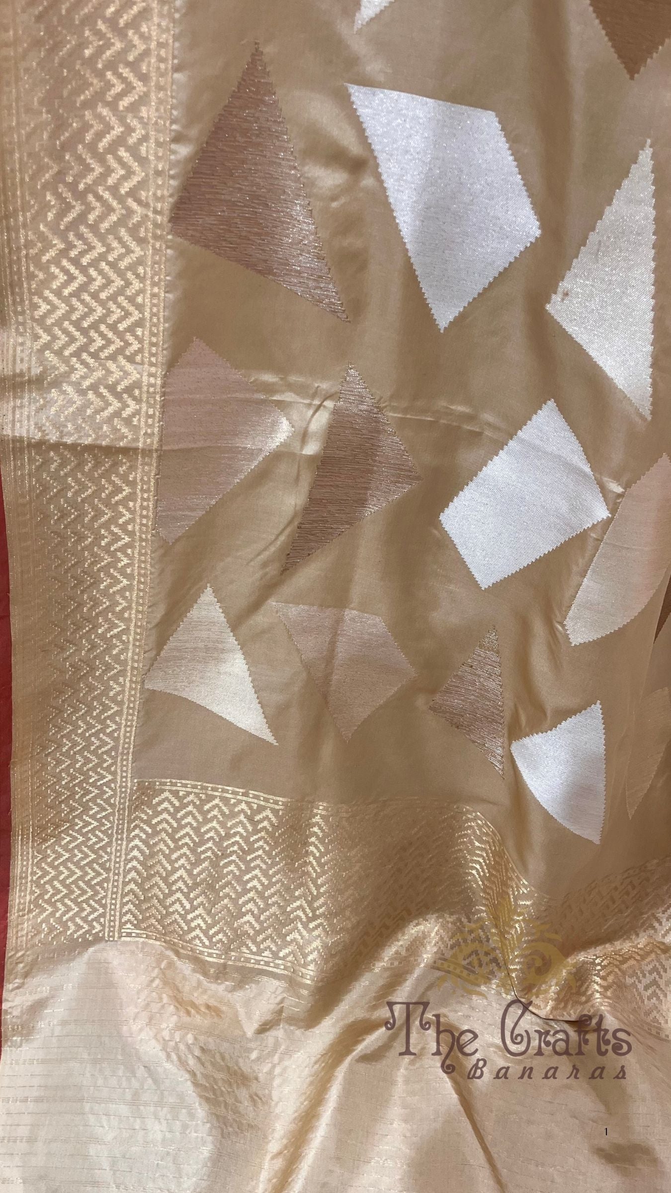 Pure Katan Silk Handloom Banarasi Saree - with sona rupa kadhua motifs