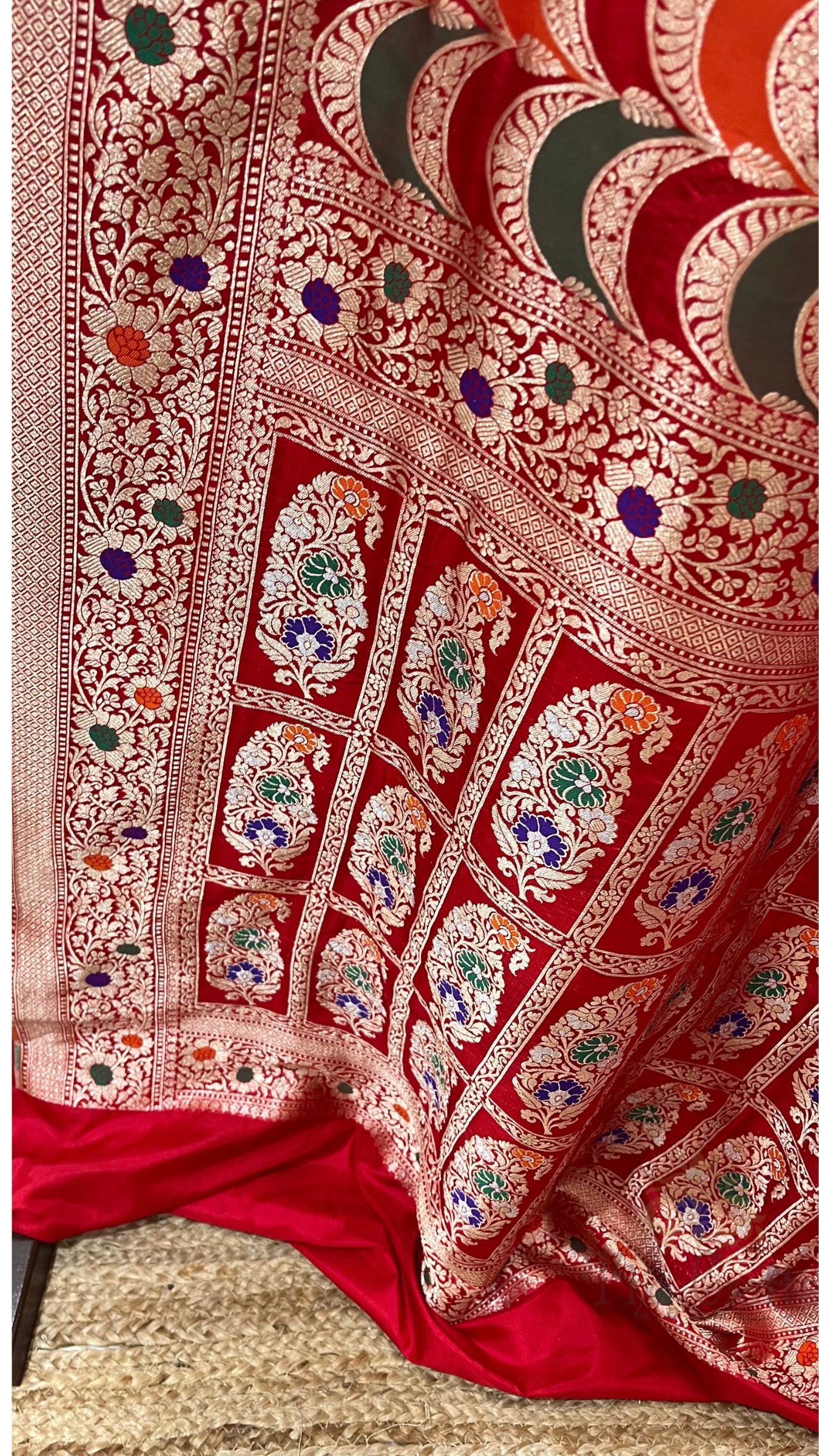 Rangkat Pure Katan Silk Handloom Banarasi Saree - Jaal with meenakari