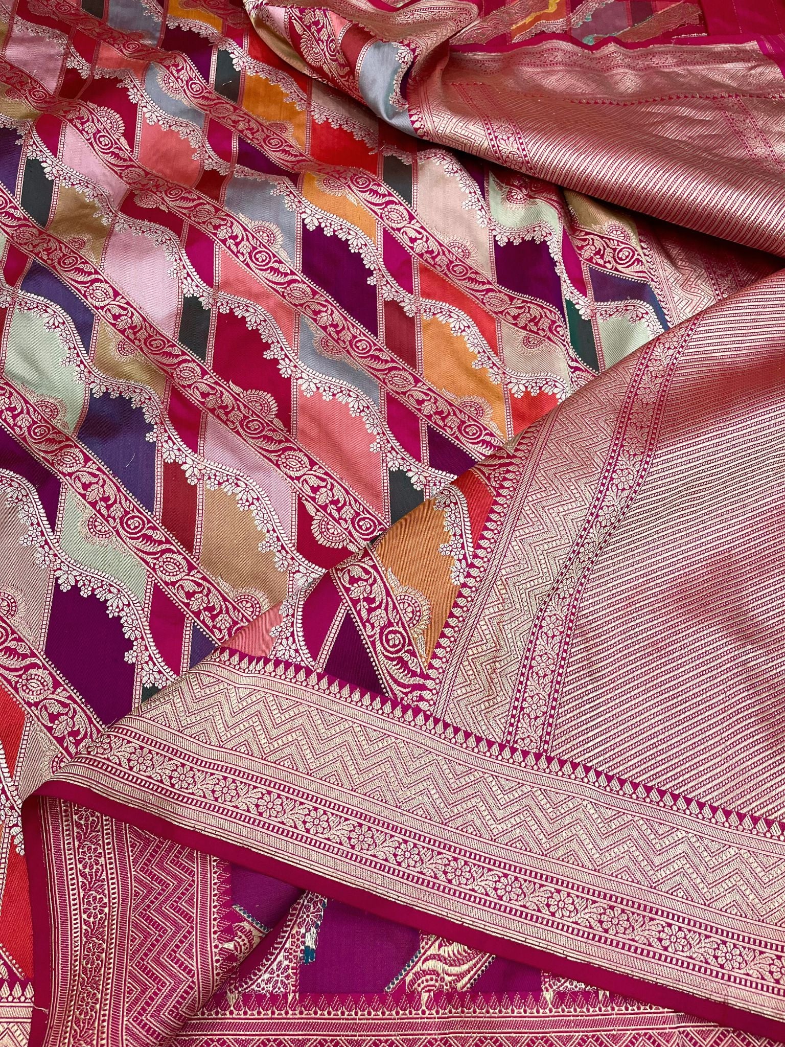 Rangkat Pure Katan Silk Handloom Banarasi Saree - with kadhua work