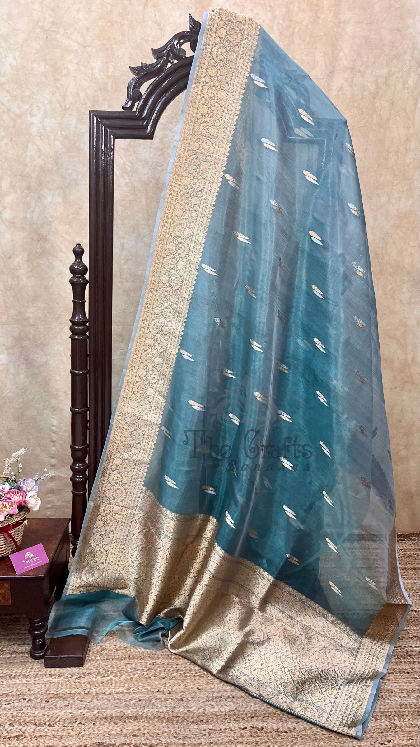 Pure Kora Tissue Silk Handloom Banarasi Saree - With Kadhua motifs
