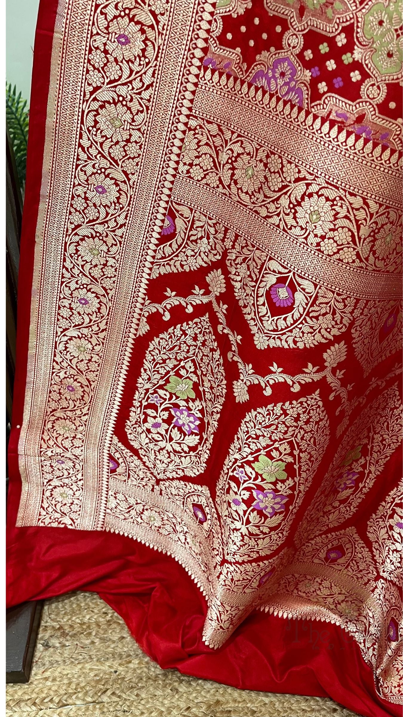 Rangkat Pure Katan Silk Handloom Banarasi Saree - Jaal with meenakari