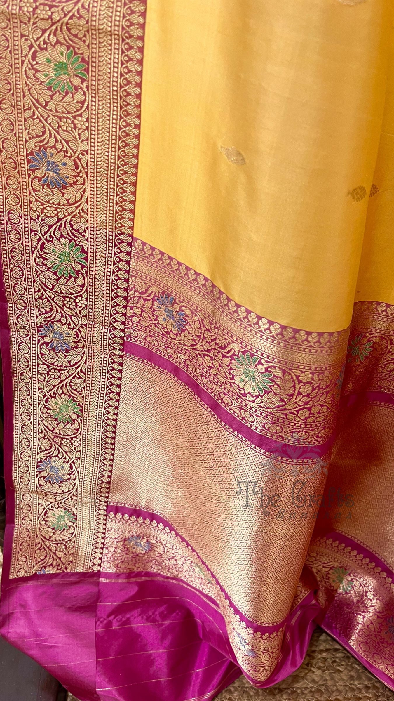 Pure Katan Silk Handloom Banarasi Saree - with kadhua motifs