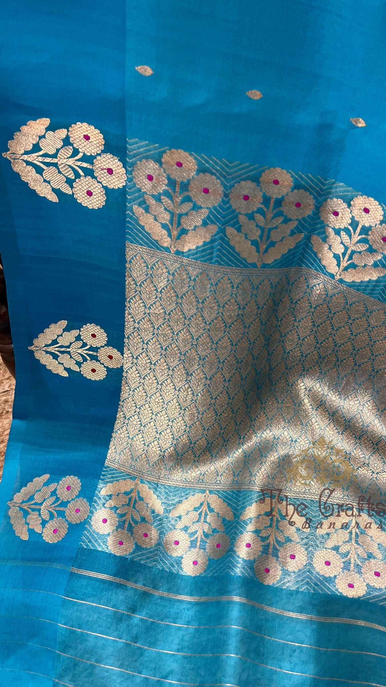 Pure Kora Silk Handloom Banarasi Saree - With Kadhua motifs