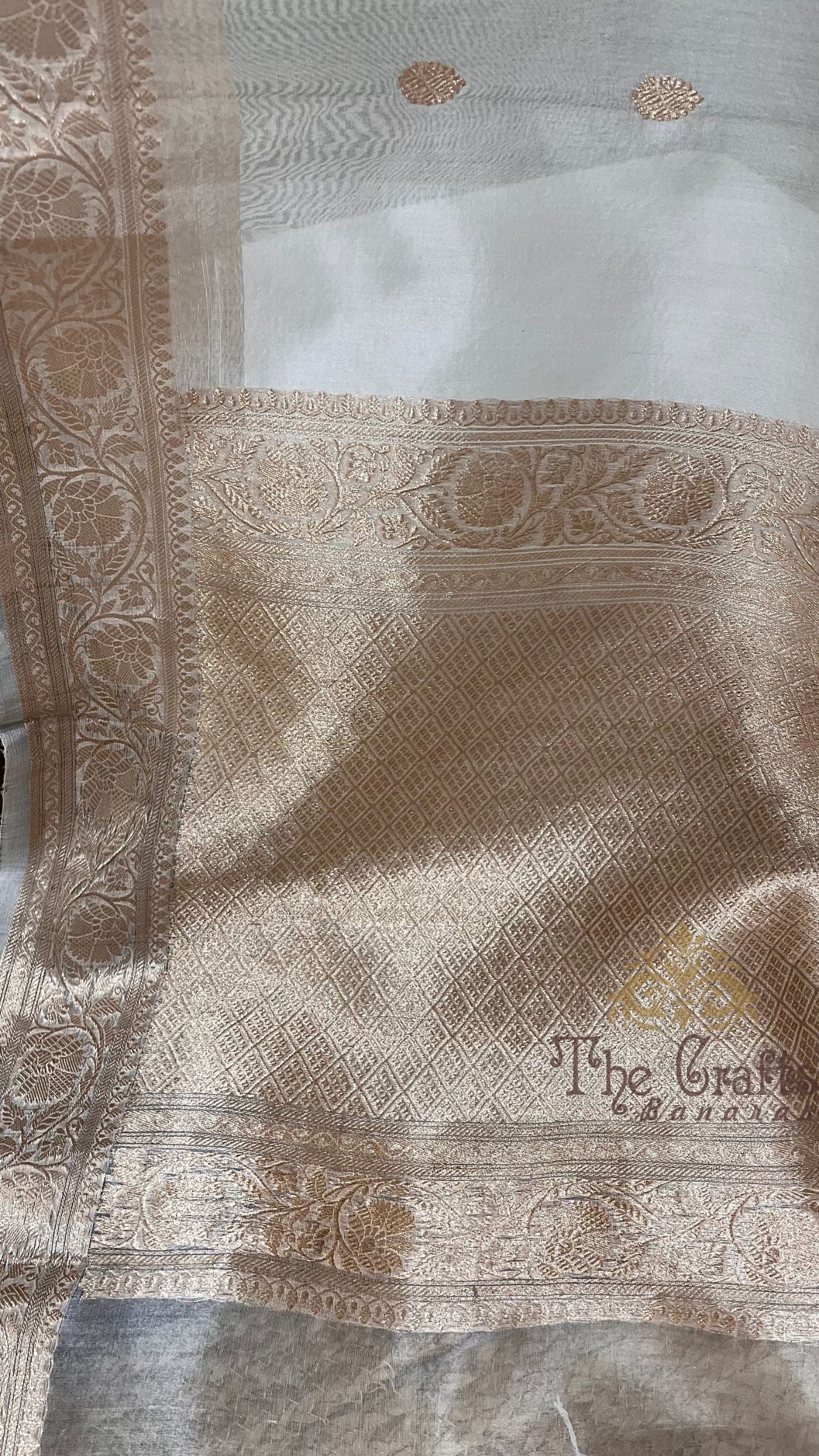 Pure Kora Silk Handloom Banarasi Saree - With Kadhua motifs