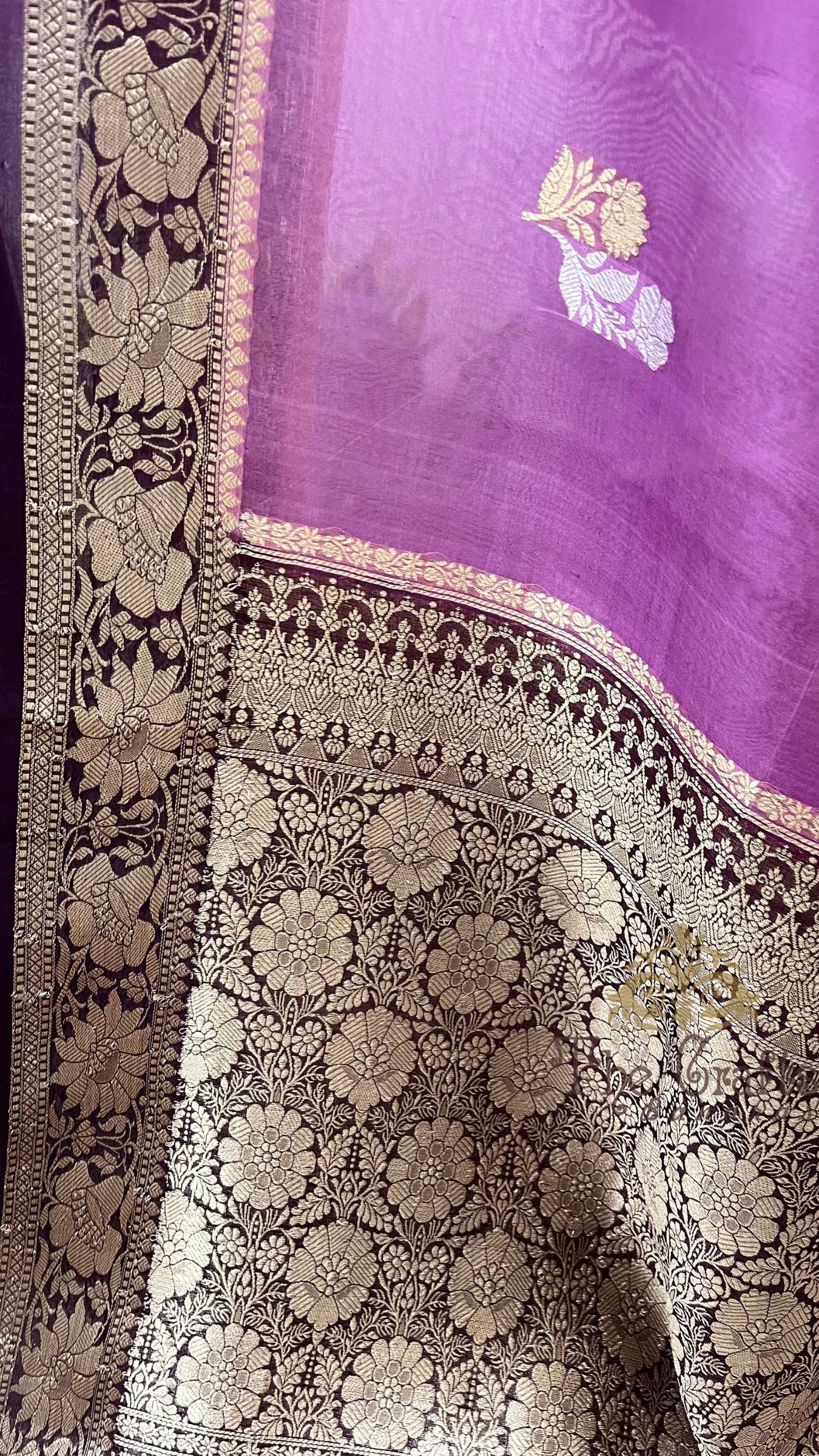 Pure Kora Silk Handloom Banarasi Saree - With Kadhua motifs