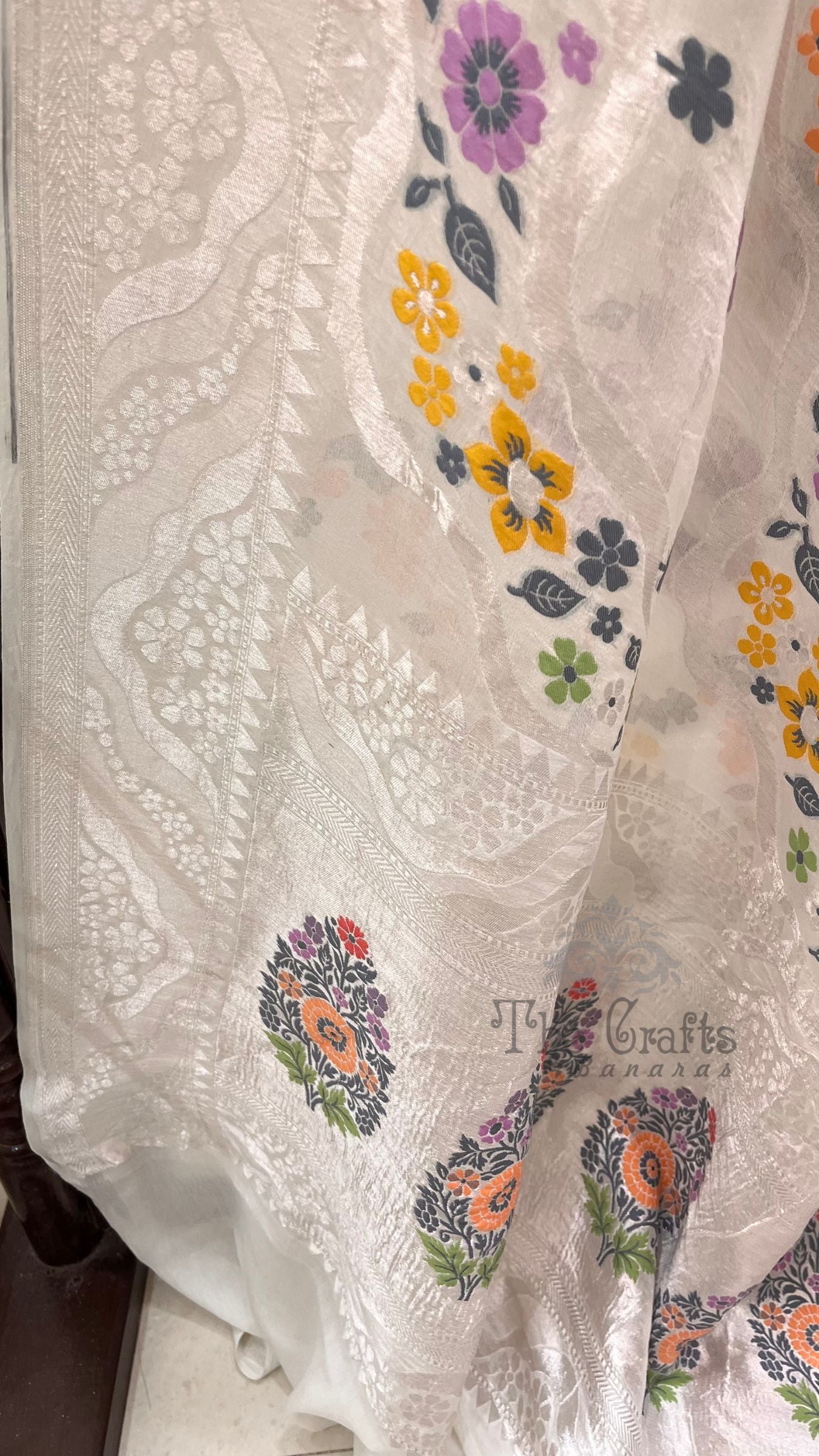 Khaddi Georgette Handloom Banarasi Saree - Jaal with Meenakari