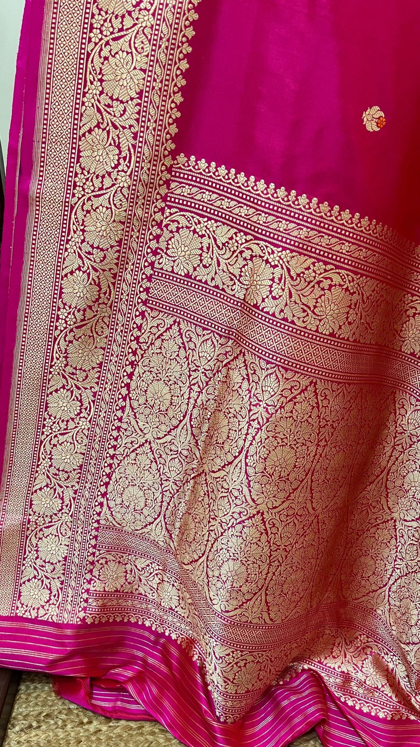 Pure Katan Silk Handloom Banarasi Saree - with kadhua meenakari motifs